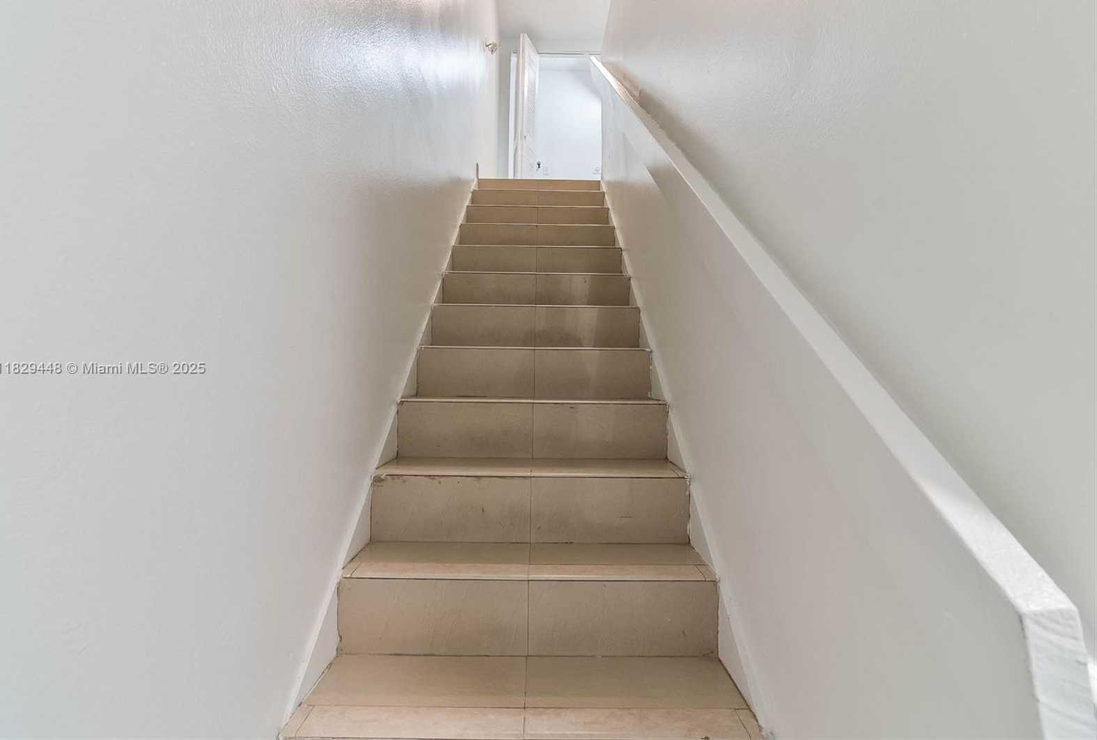 Small Image of 9375 FONTAINEBLEAU BLVD #L420, Miami Number 10
