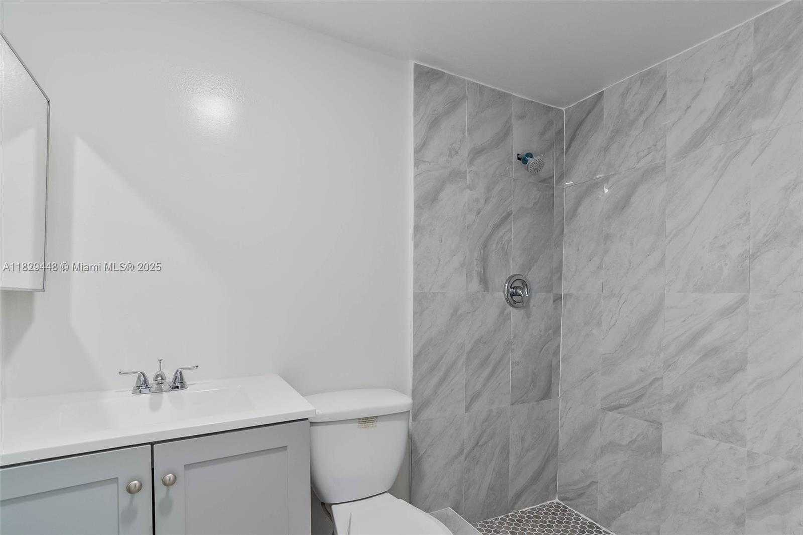 Small Image of 9375 FONTAINEBLEAU BLVD #L420, Miami Number 13