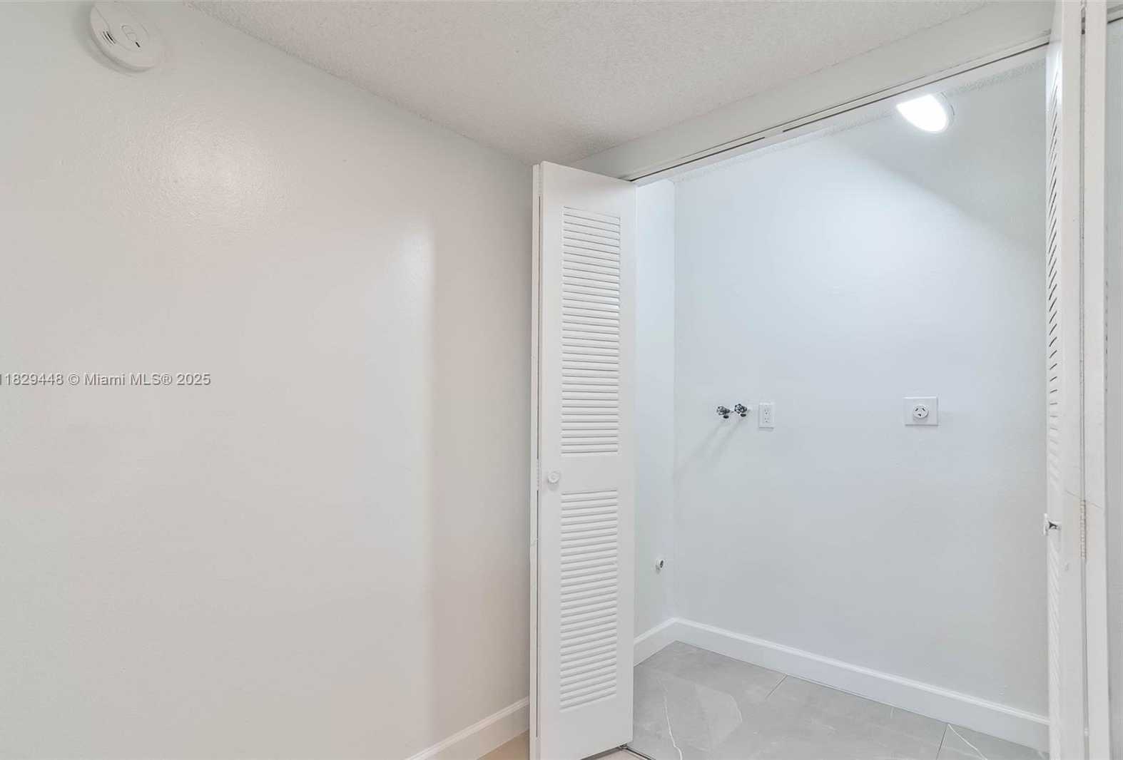 Small Image of 9375 FONTAINEBLEAU BLVD #L420, Miami Number 14