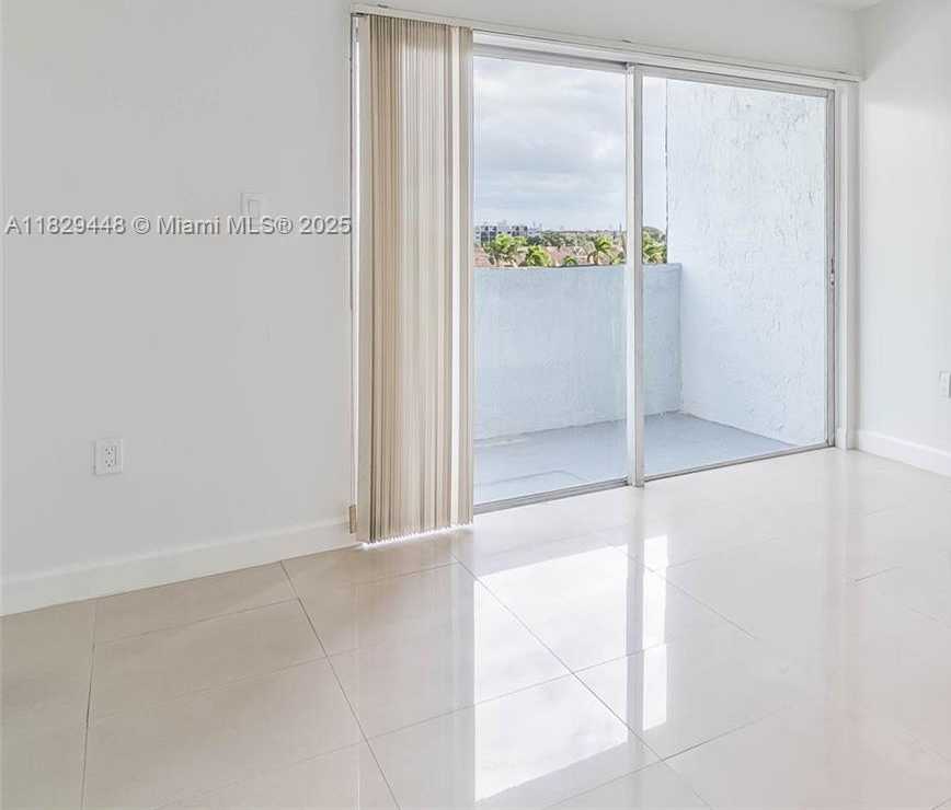 Small Image of 9375 FONTAINEBLEAU BLVD #L420, Miami Number 15