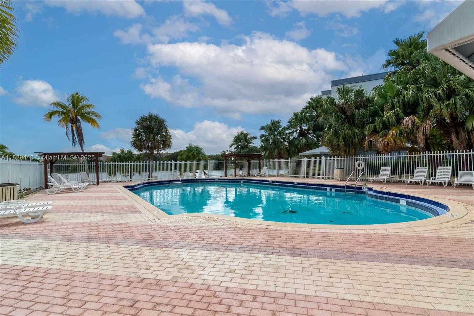 Small Image of 9375 FONTAINEBLEAU BLVD #L420, Miami Number 27