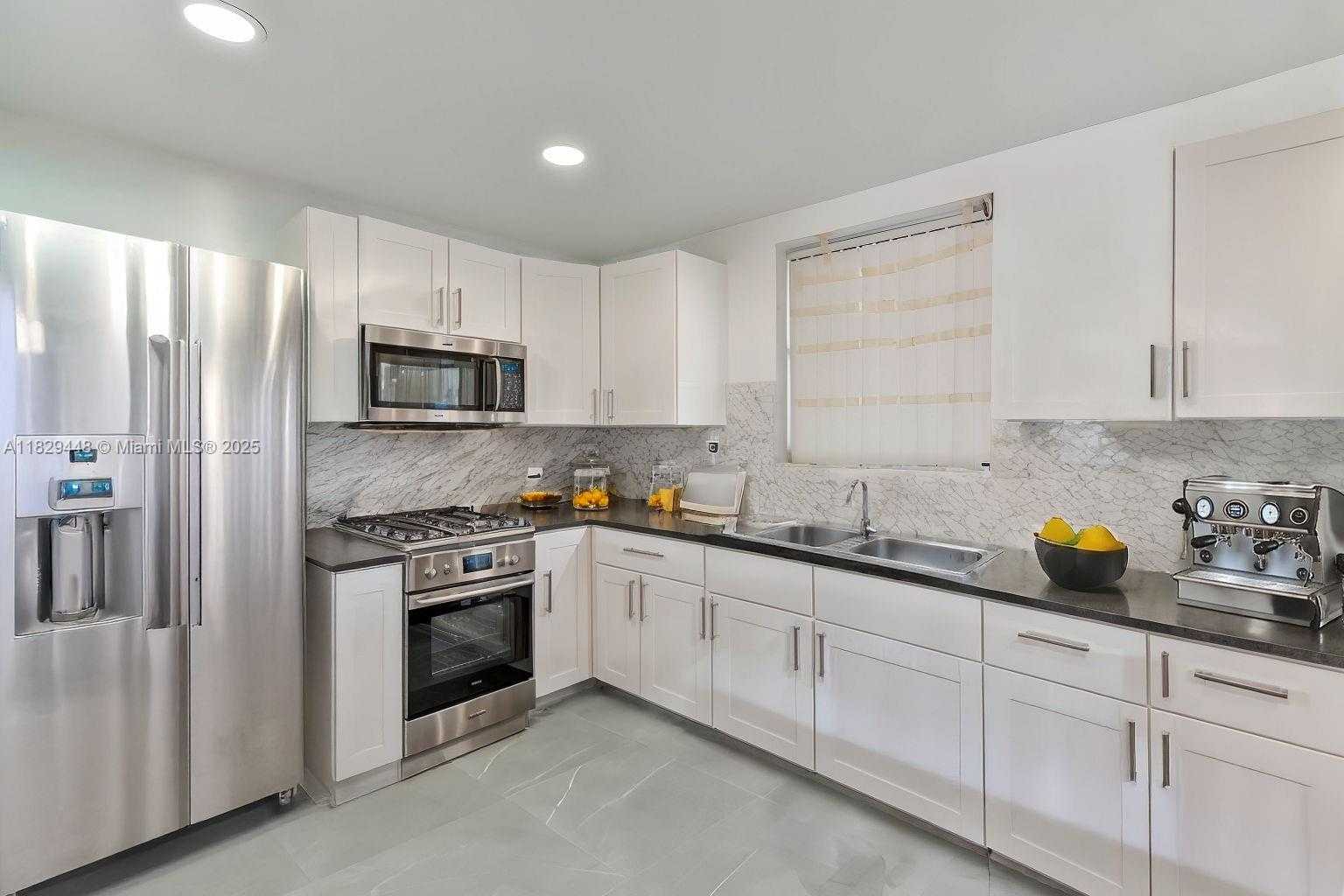 Small Image of 9375 FONTAINEBLEAU BLVD #L420, Miami Number 4