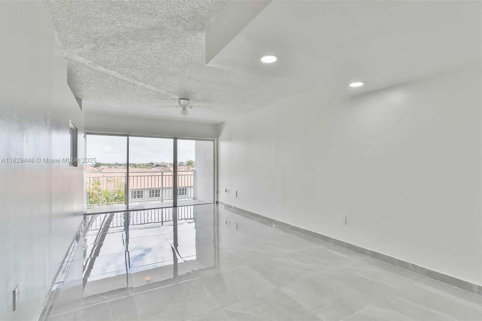 Small Image of 9375 FONTAINEBLEAU BLVD #L420, Miami Number 5