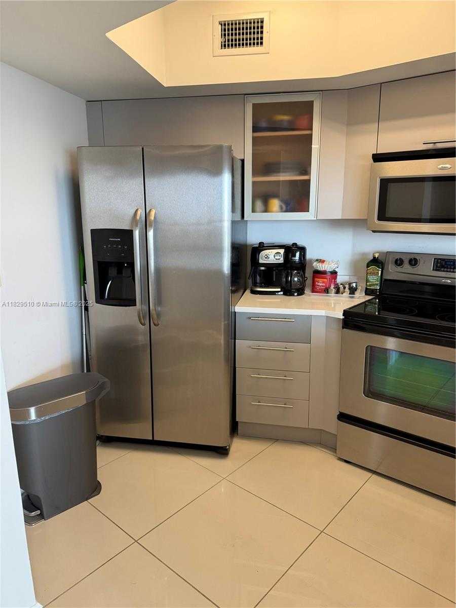 Small Image of 1750 NORTH BAYSHORE DR #5114, Miami Number 24
