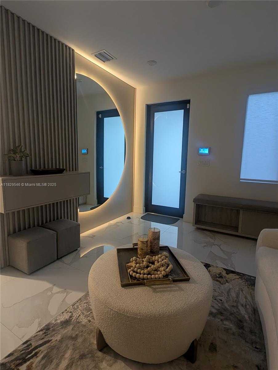 Small Image of 13648 SOUTH WEST 157TH CT, Miami Number 10