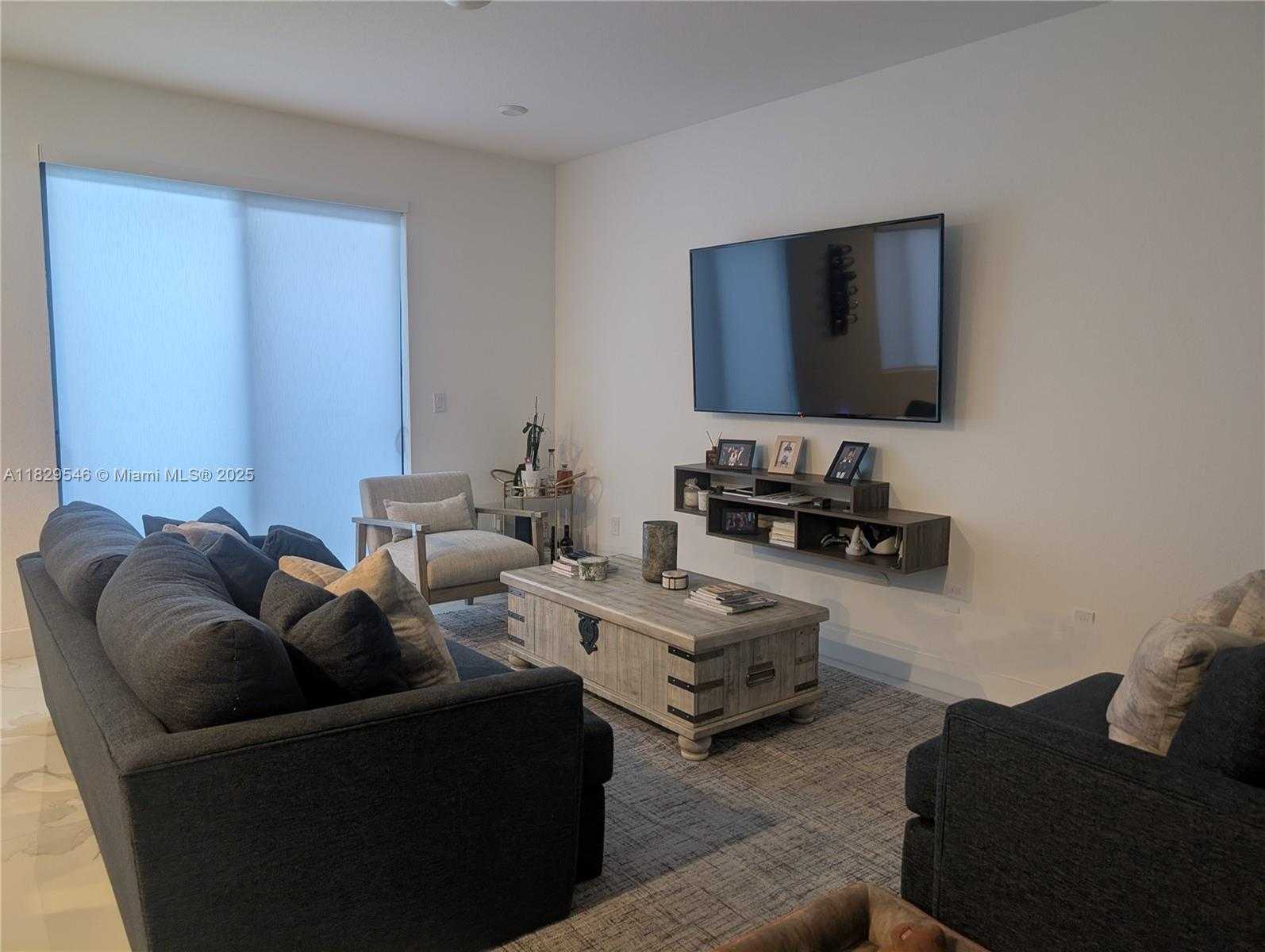 Small Image of 13648 SOUTH WEST 157TH CT, Miami Number 12