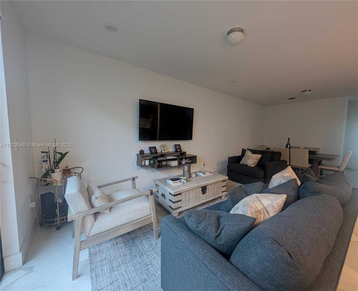 Small Image of 13648 SOUTH WEST 157TH CT, Miami Number 14
