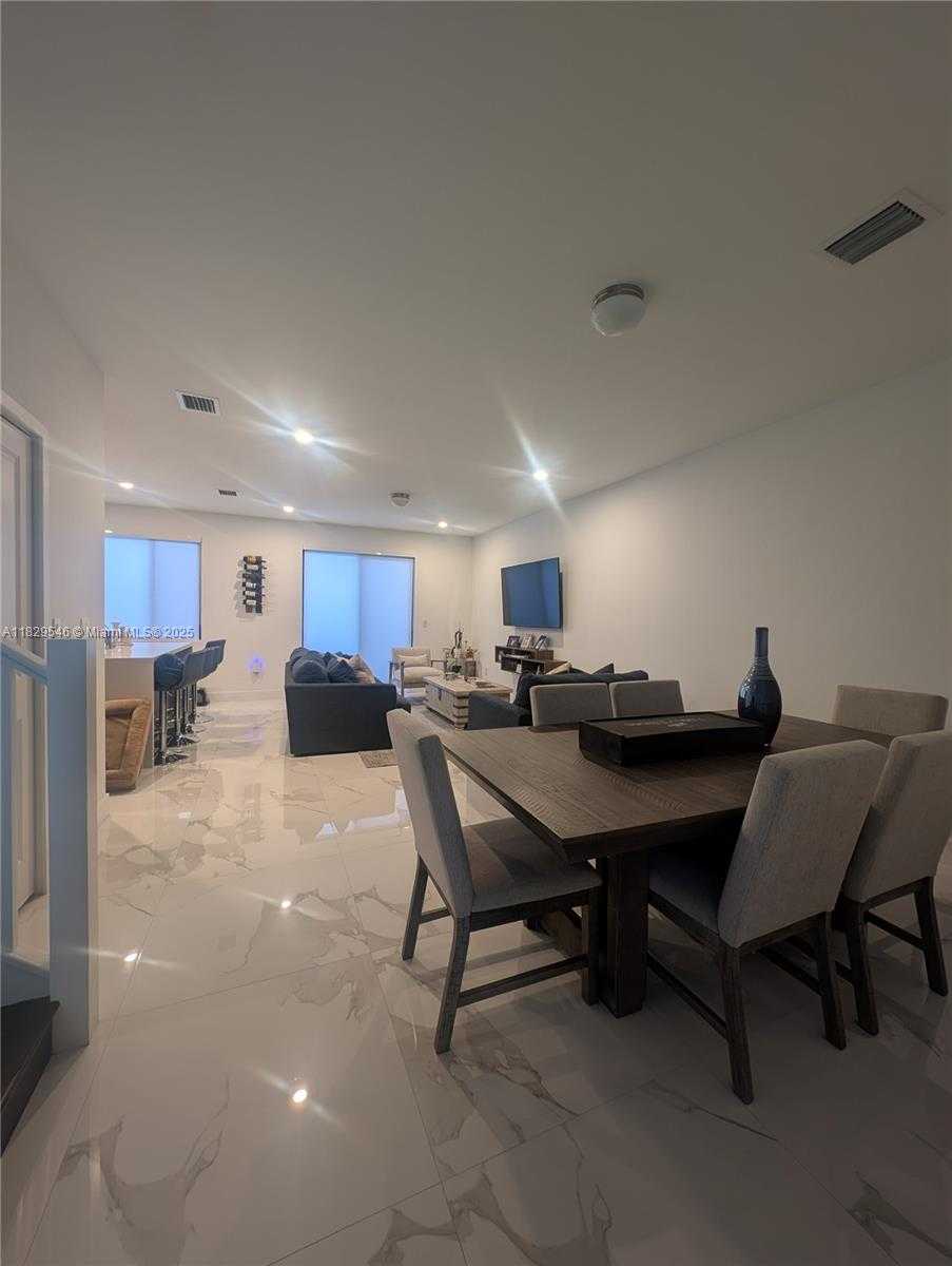 Small Image of 13648 SOUTH WEST 157TH CT, Miami Number 16