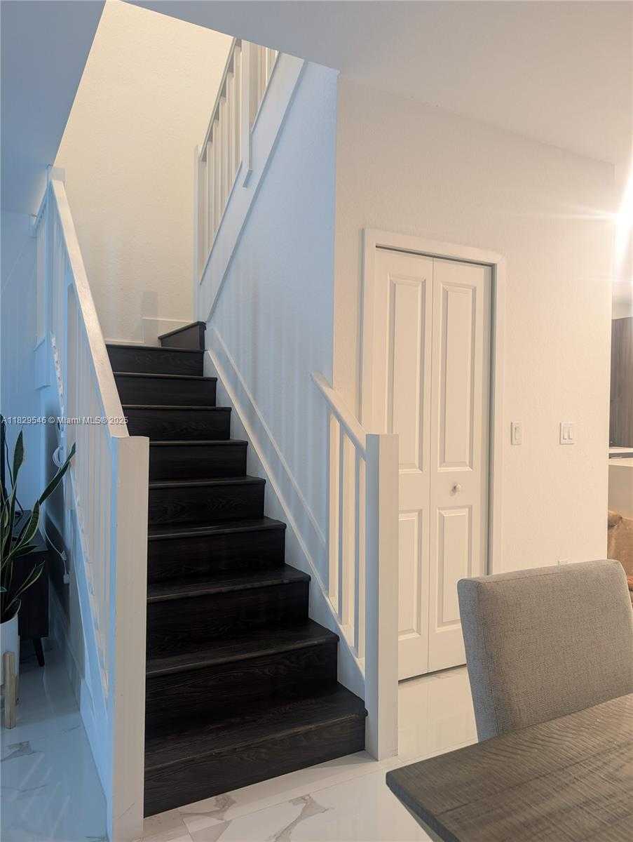 Small Image of 13648 SOUTH WEST 157TH CT, Miami Number 19