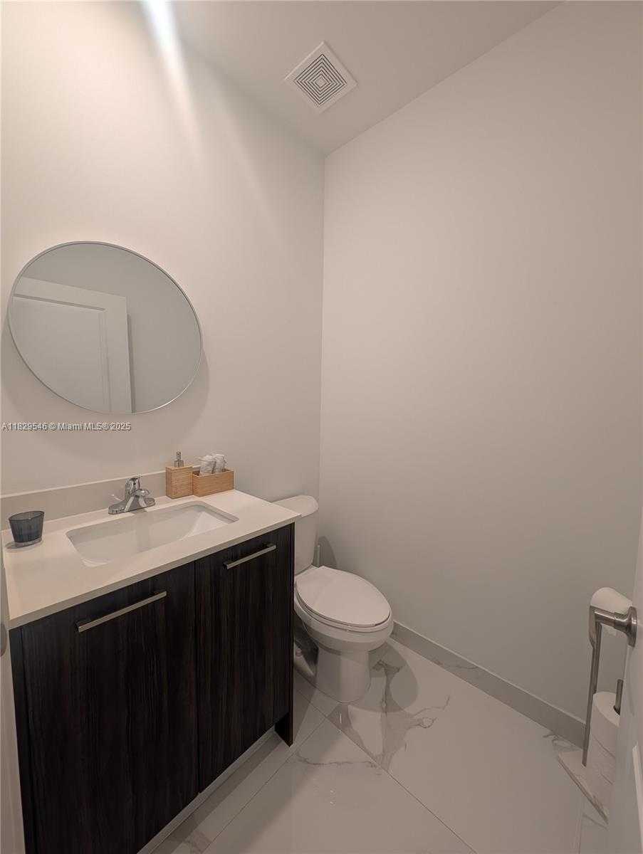 Small Image of 13648 SOUTH WEST 157TH CT, Miami Number 20