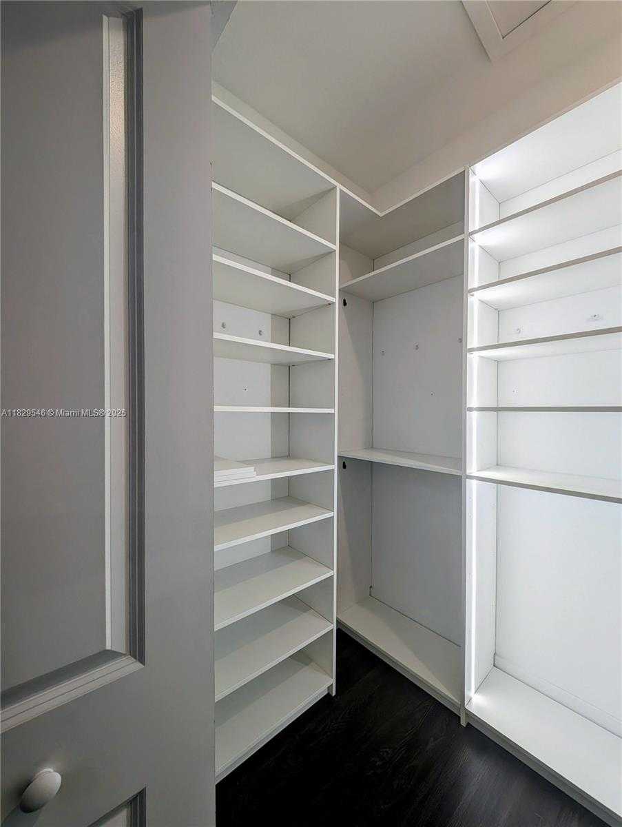 Small Image of 13648 SOUTH WEST 157TH CT, Miami Number 25