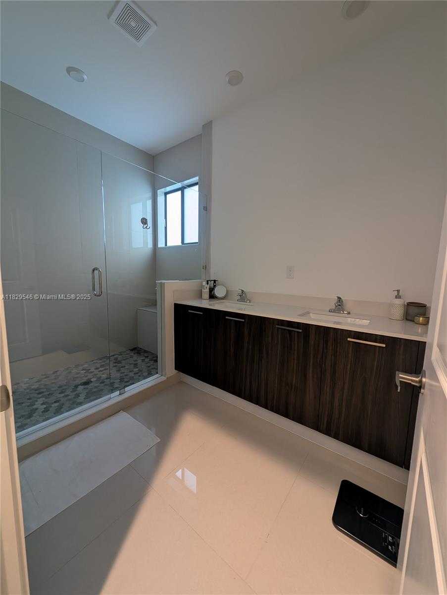 Small Image of 13648 SOUTH WEST 157TH CT, Miami Number 28