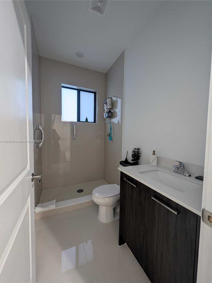 Small Image of 13648 SOUTH WEST 157TH CT, Miami Number 32