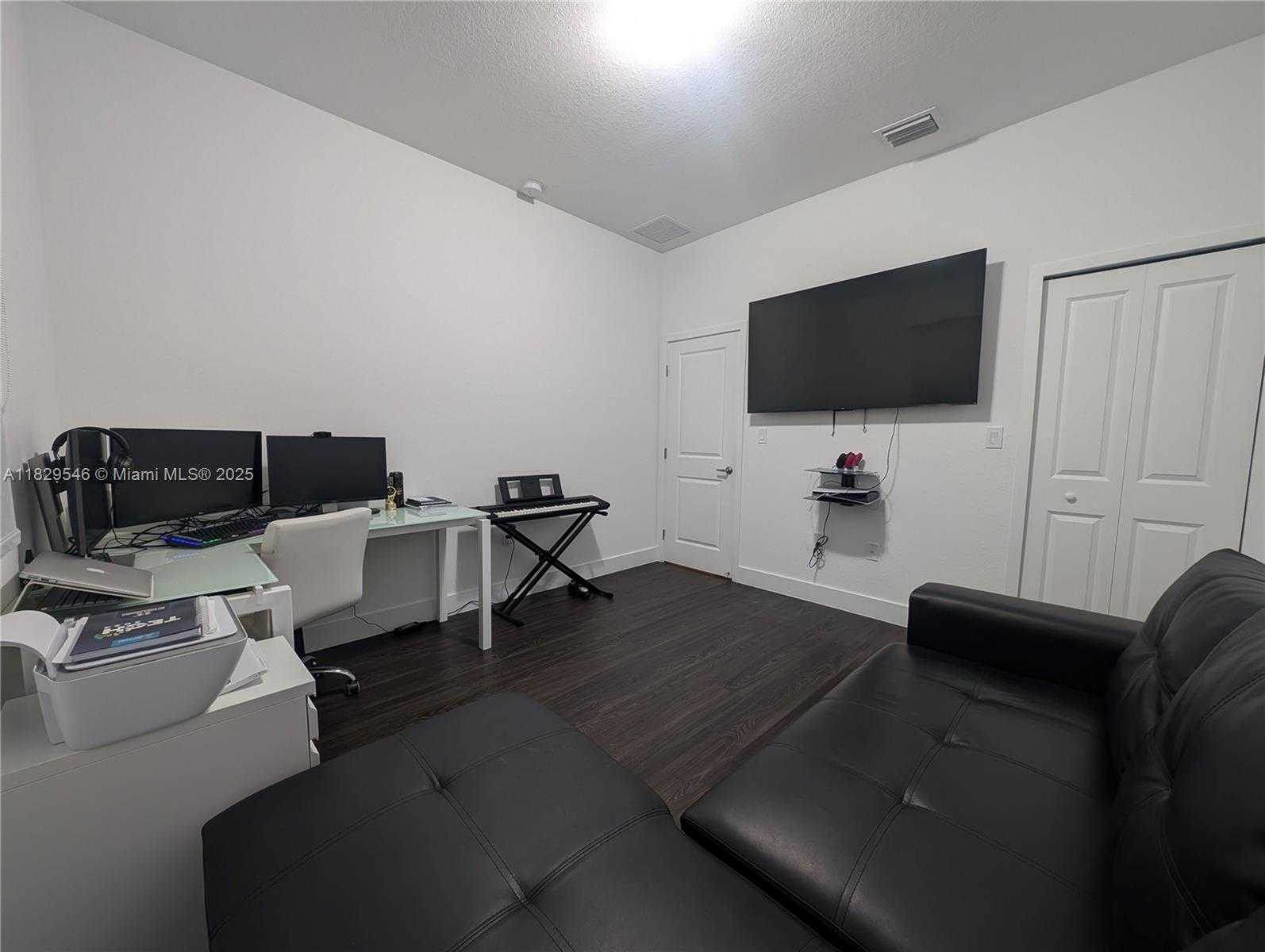 Small Image of 13648 SOUTH WEST 157TH CT, Miami Number 35