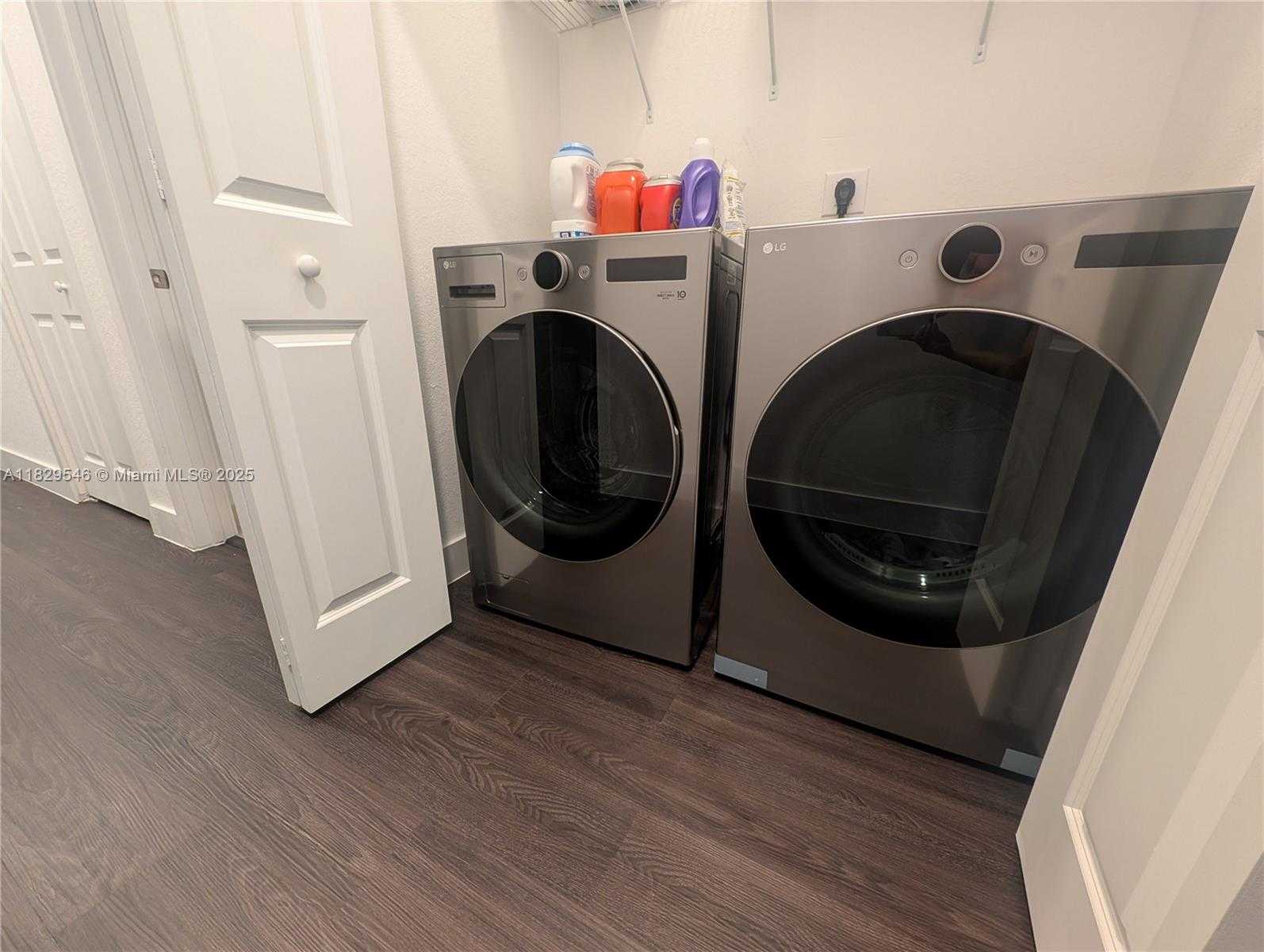 Small Image of 13648 SOUTH WEST 157TH CT, Miami Number 37