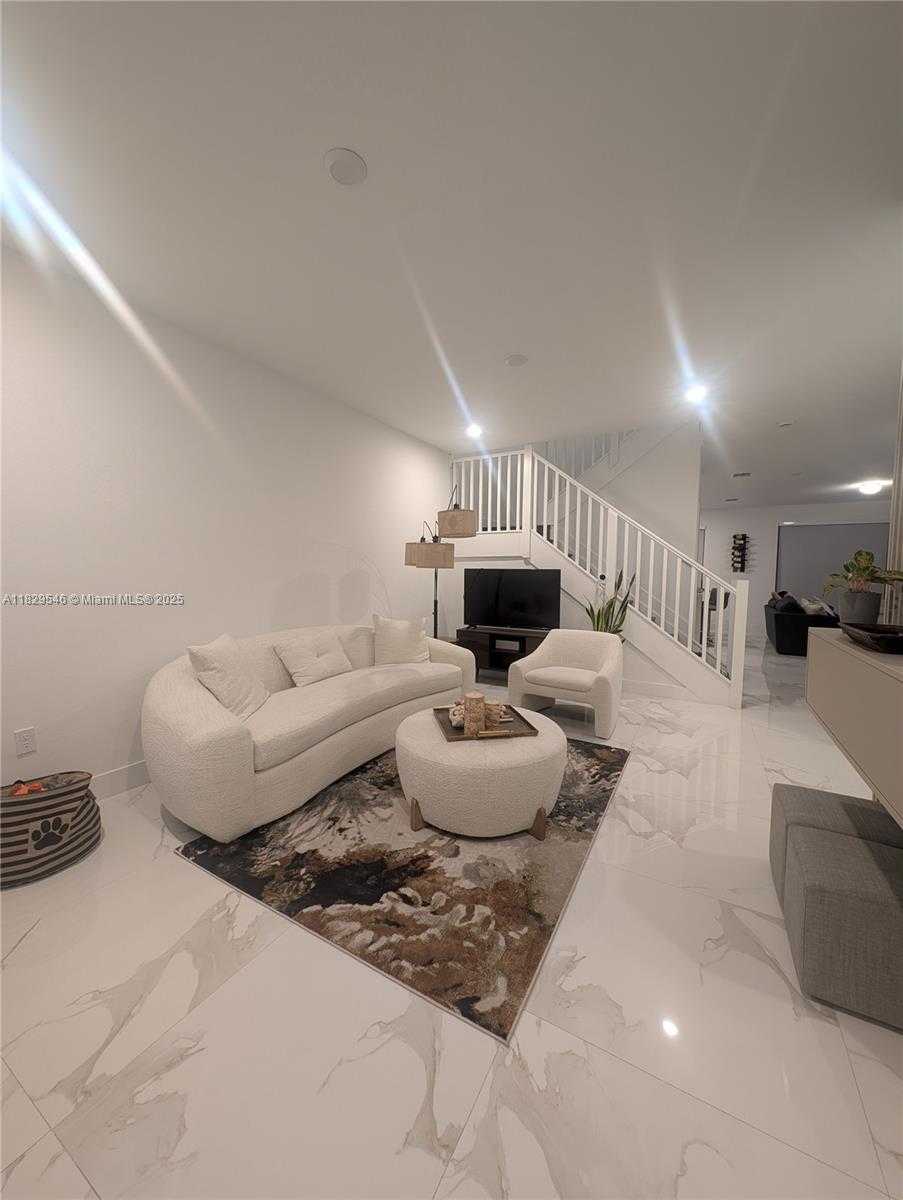 Small Image of 13648 SOUTH WEST 157TH CT, Miami Number 5