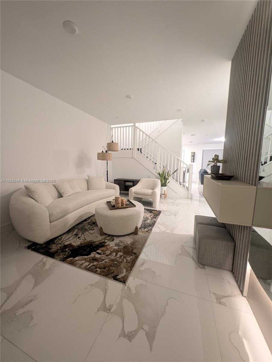 Small Image of 13648 SOUTH WEST 157TH CT, Miami Number 6