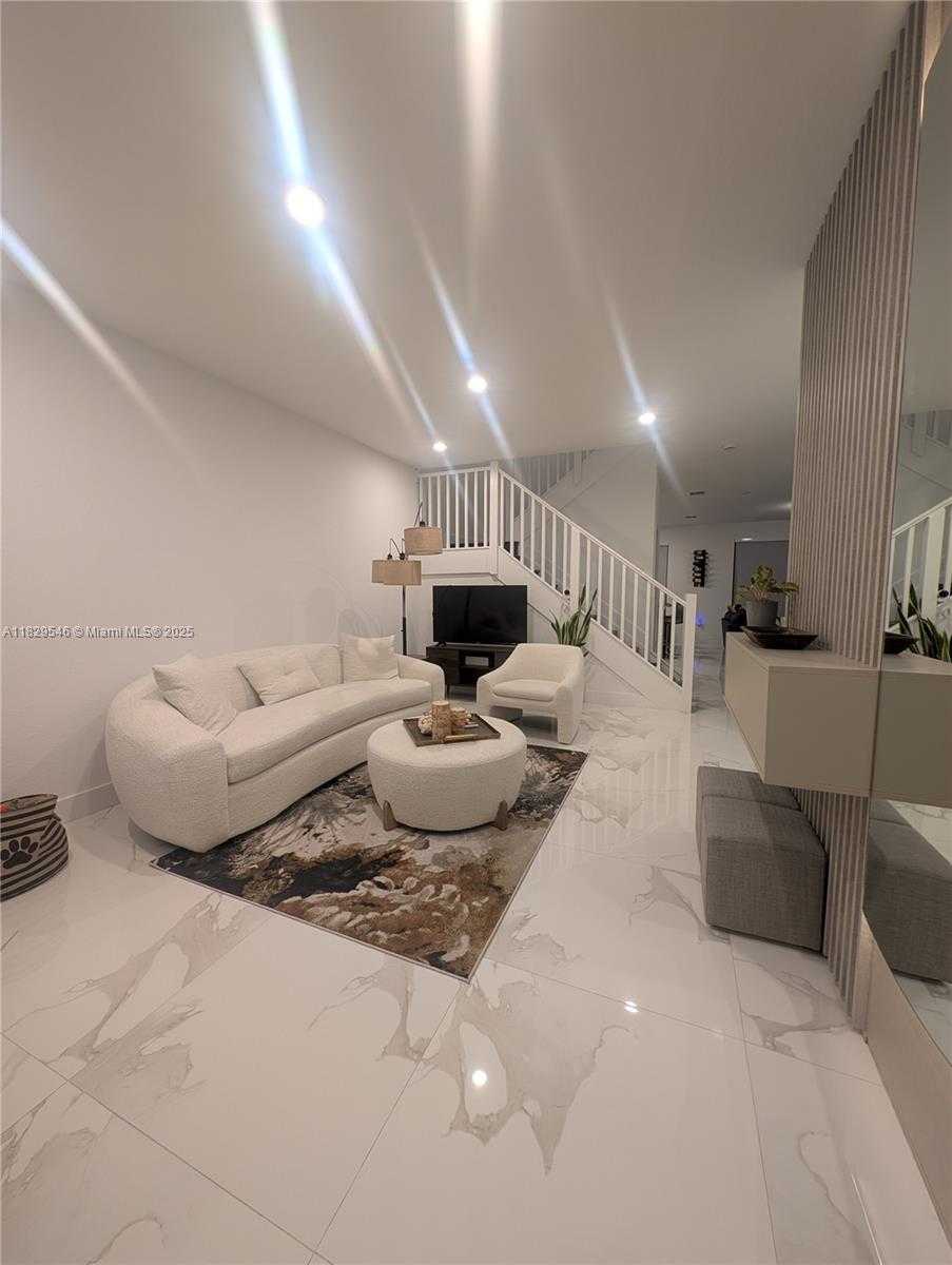 Small Image of 13648 SOUTH WEST 157TH CT, Miami Number 7