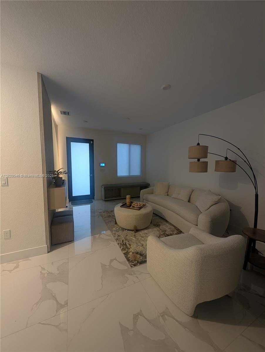 Small Image of 13648 SOUTH WEST 157TH CT, Miami Number 9