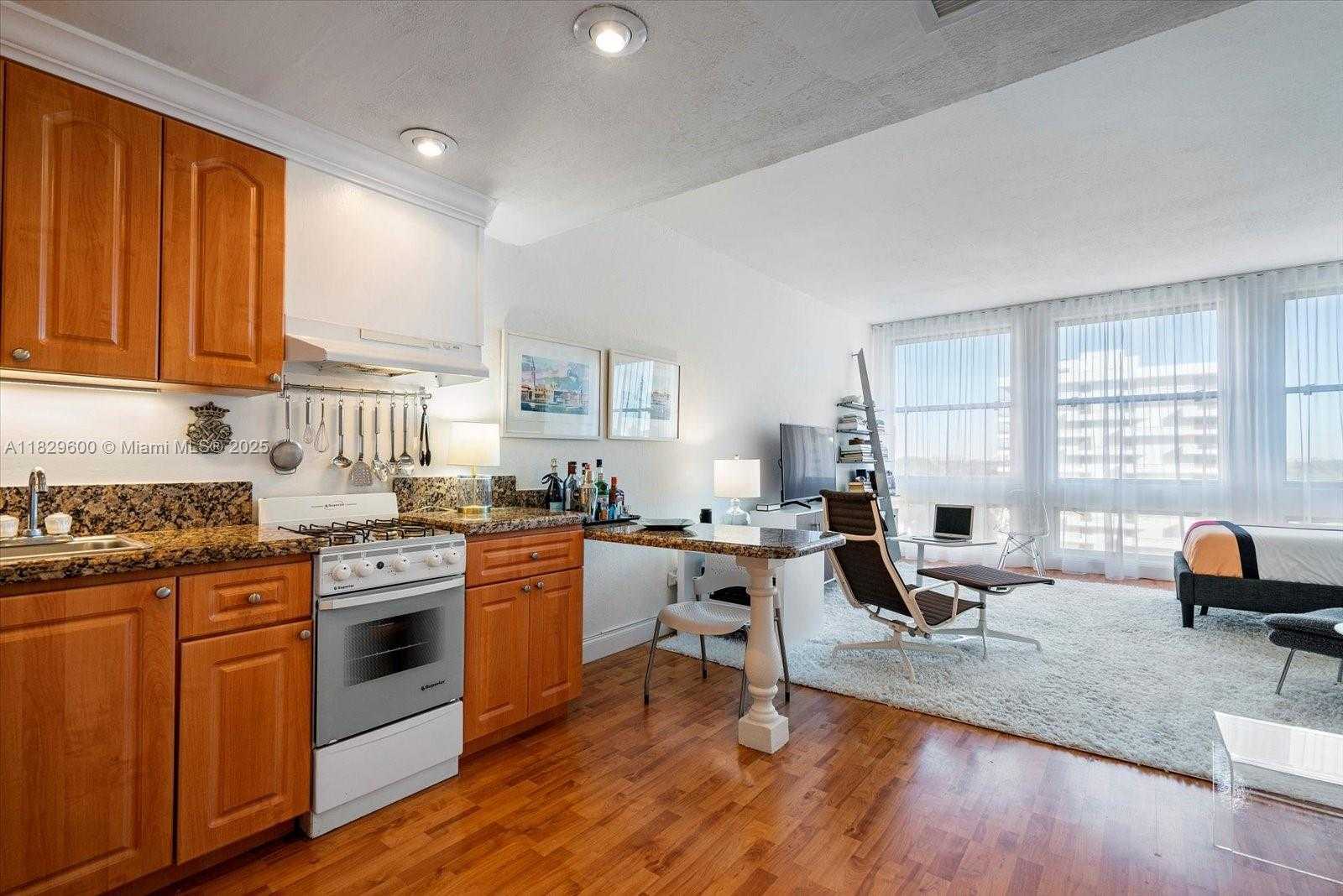 Small Image of 700 BILTMORE WAY #914, Coral Gables Number 10