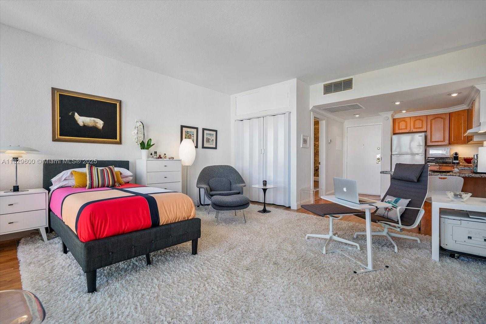 Small Image of 700 BILTMORE WAY #914, Coral Gables Number 4