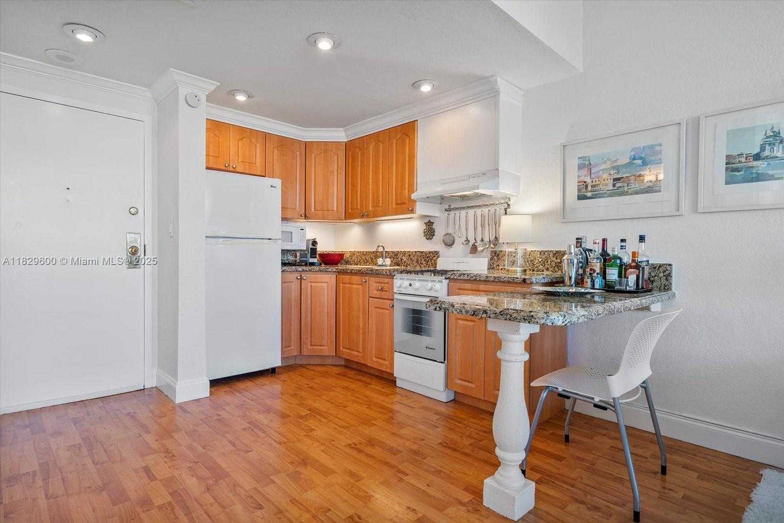 Small Image of 700 BILTMORE WAY #914, Coral Gables Number 8