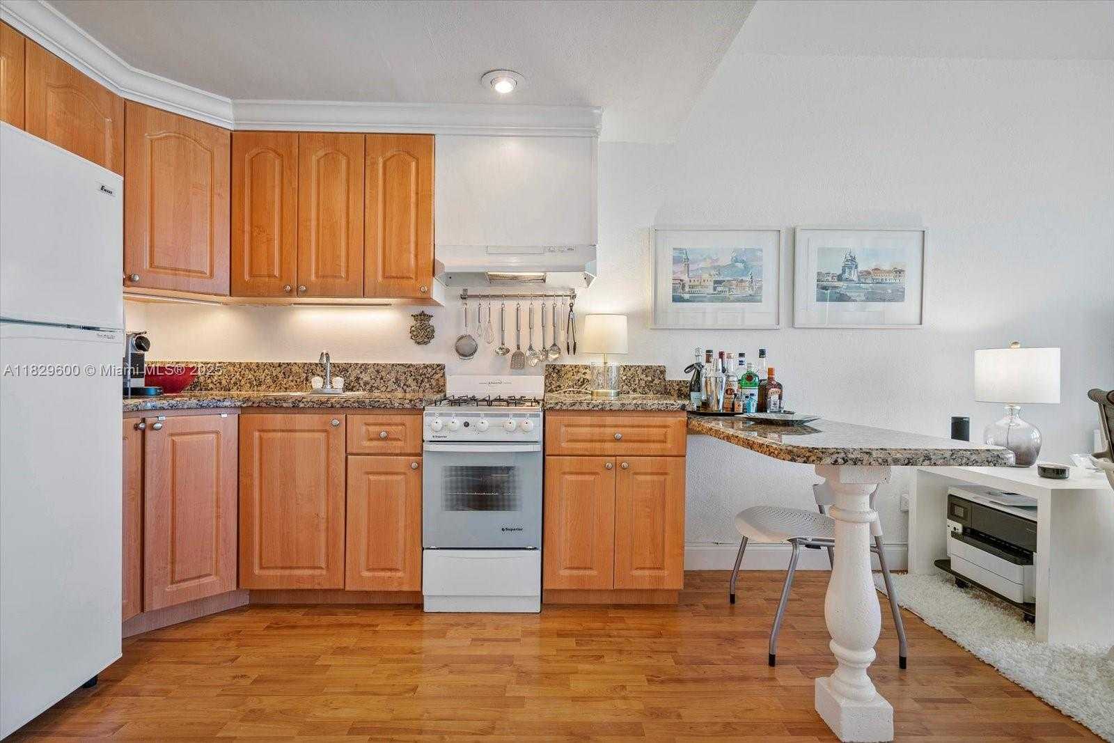 Small Image of 700 BILTMORE WAY #914, Coral Gables Number 9