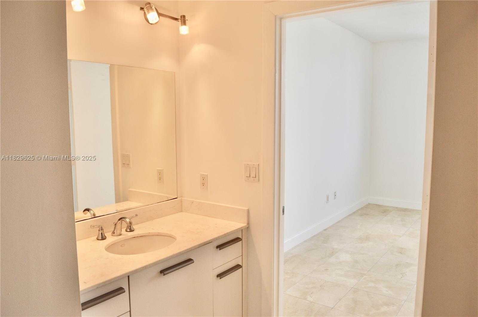 Small Image of 1060 BRICKELL AVE #3705, Miami Number 10