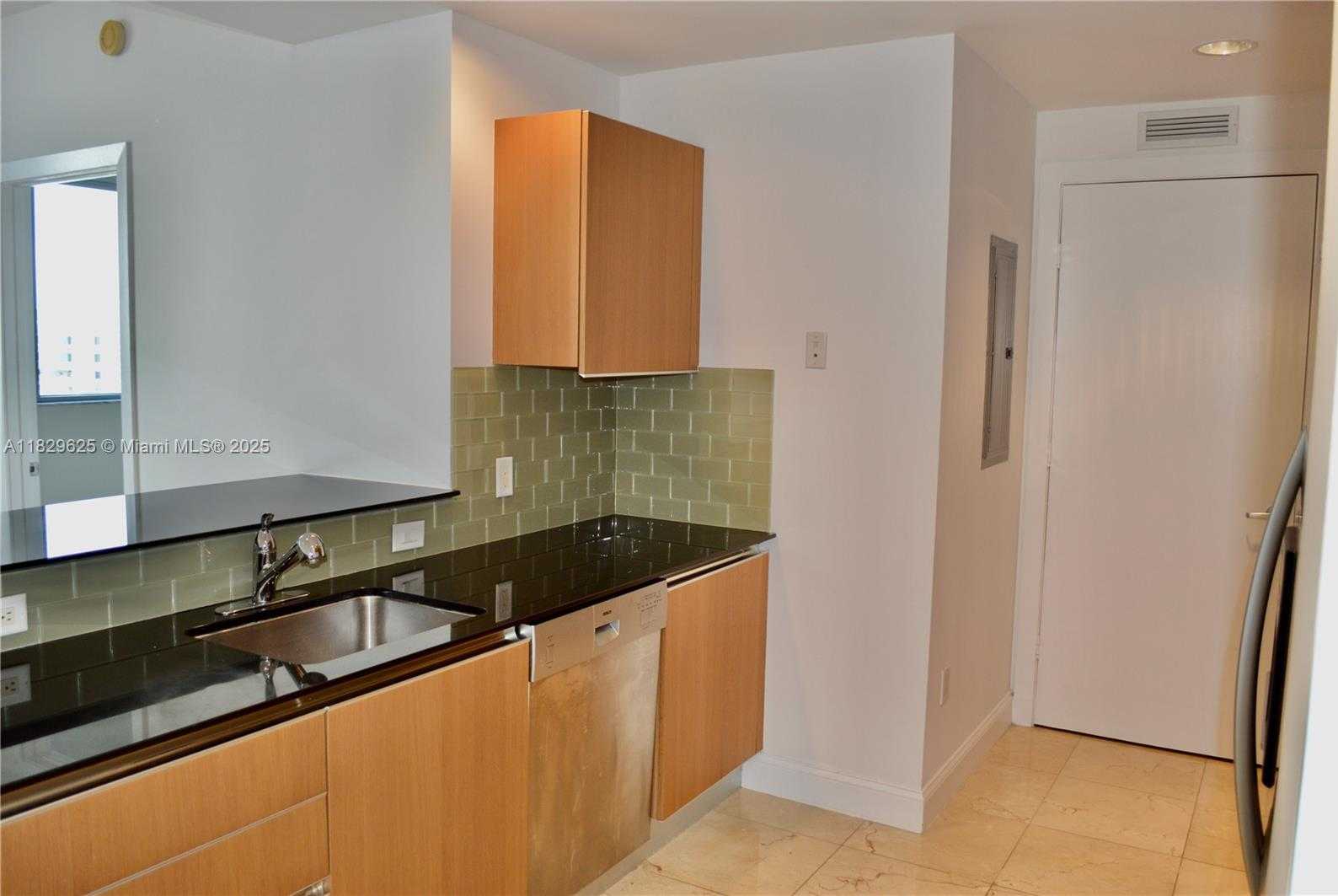Small Image of 1060 BRICKELL AVE #3705, Miami Number 4