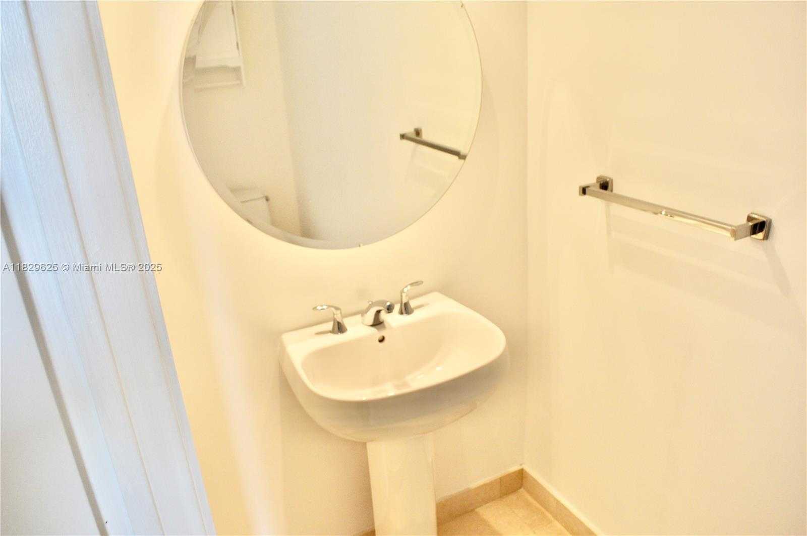 Small Image of 1060 BRICKELL AVE #3705, Miami Number 9