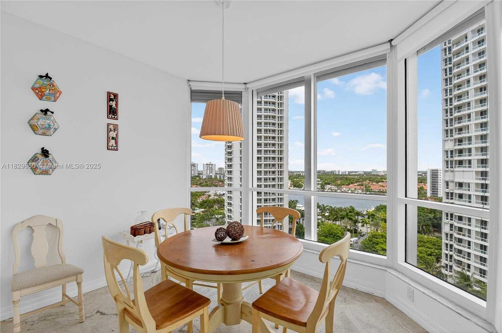 Small Image of 21150 POINT PL #1505, Aventura Number 13