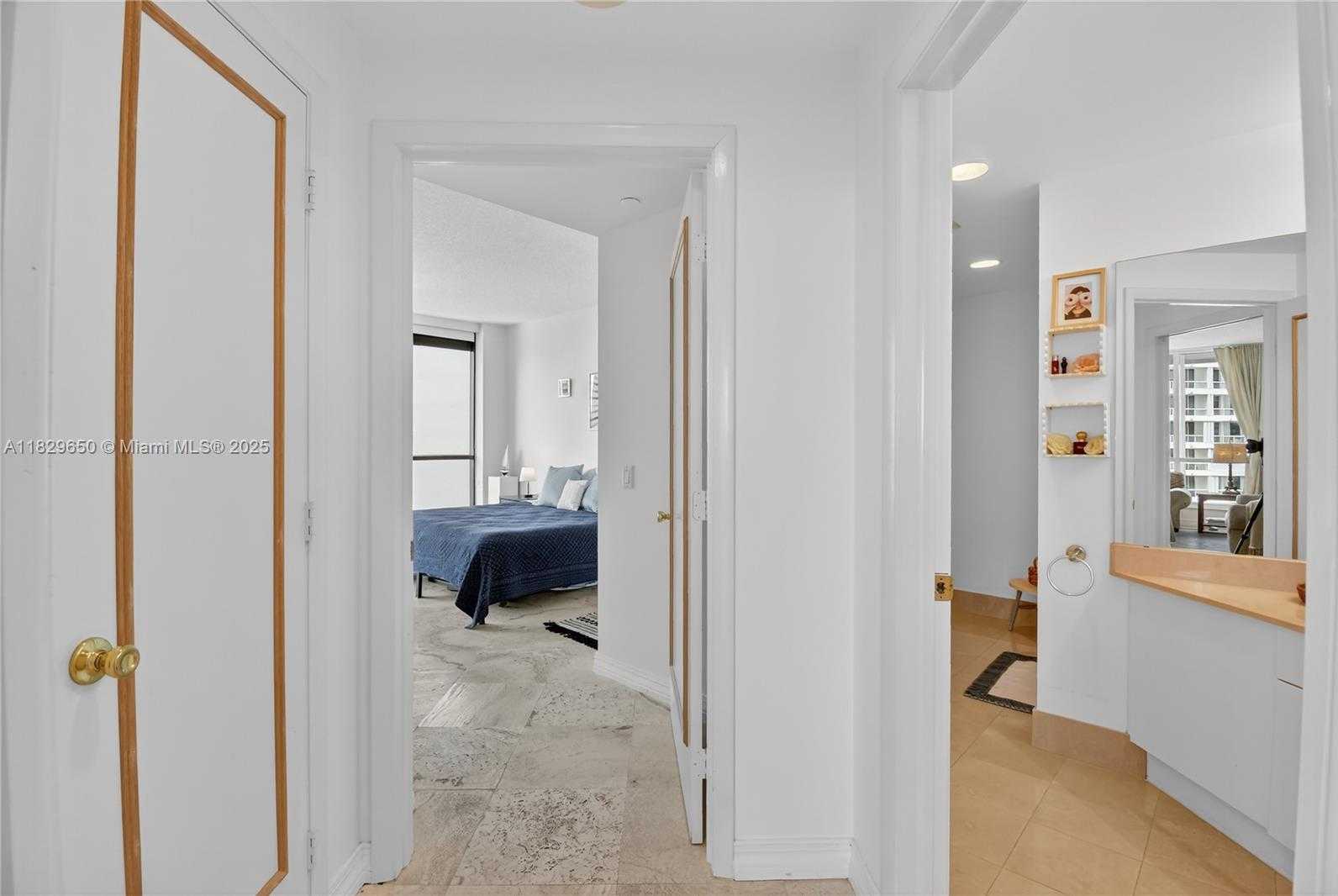 Small Image of 21150 POINT PL #1505, Aventura Number 25