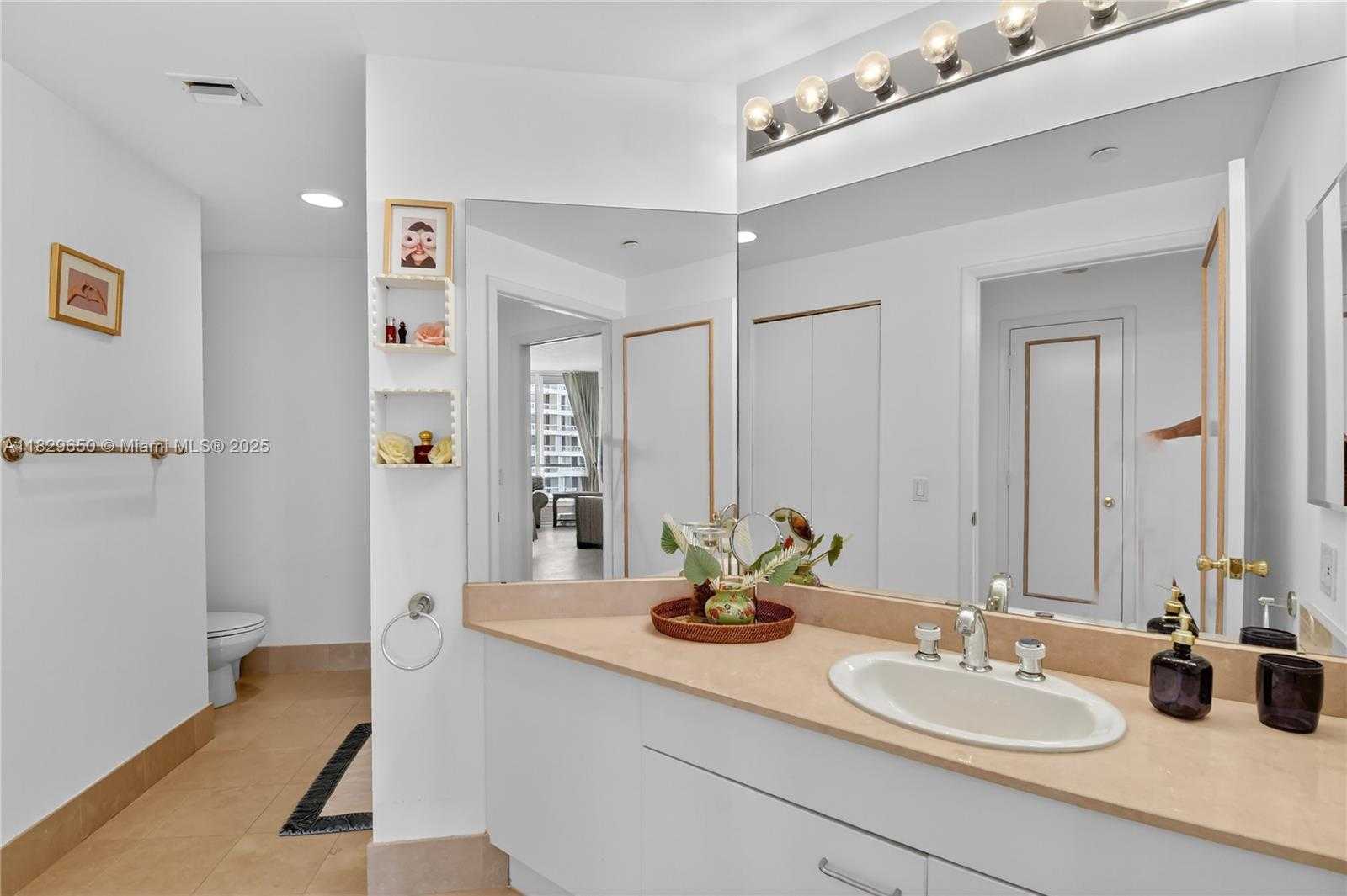 Small Image of 21150 POINT PL #1505, Aventura Number 26