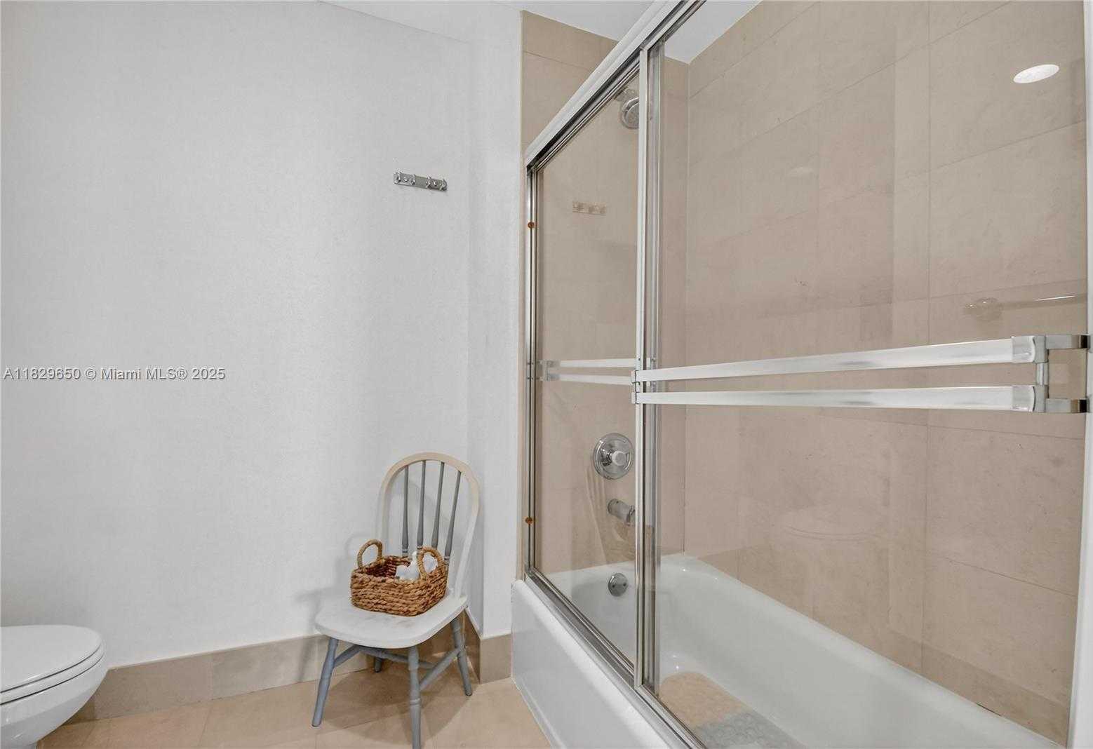 Small Image of 21150 POINT PL #1505, Aventura Number 27