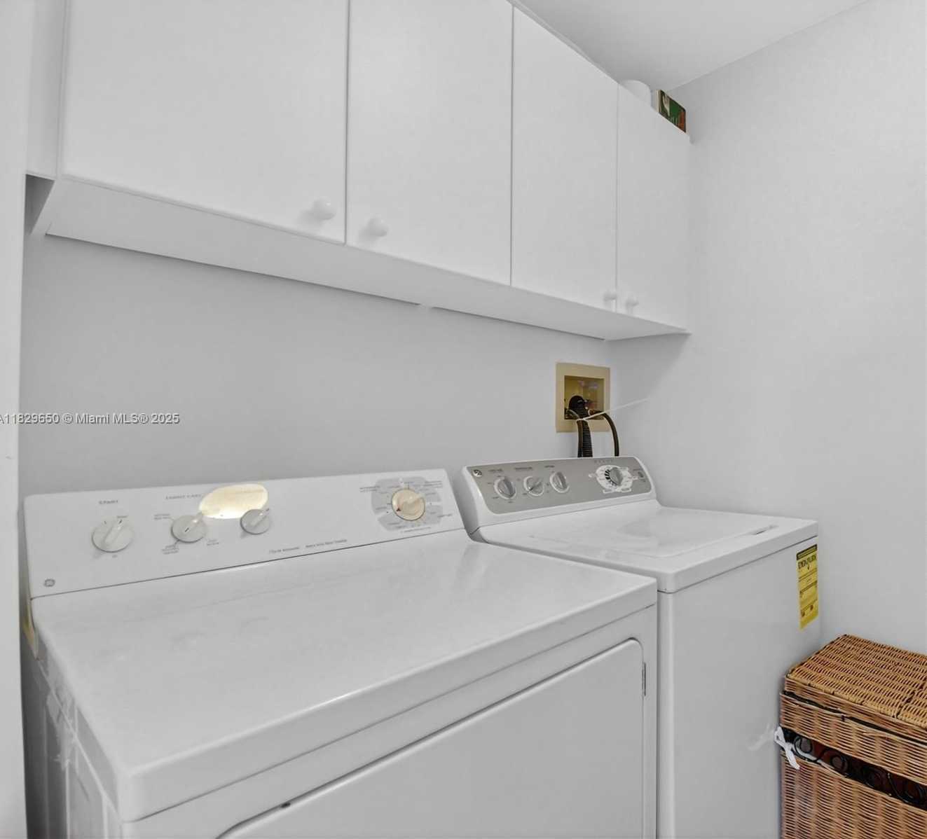 Small Image of 21150 POINT PL #1505, Aventura Number 29