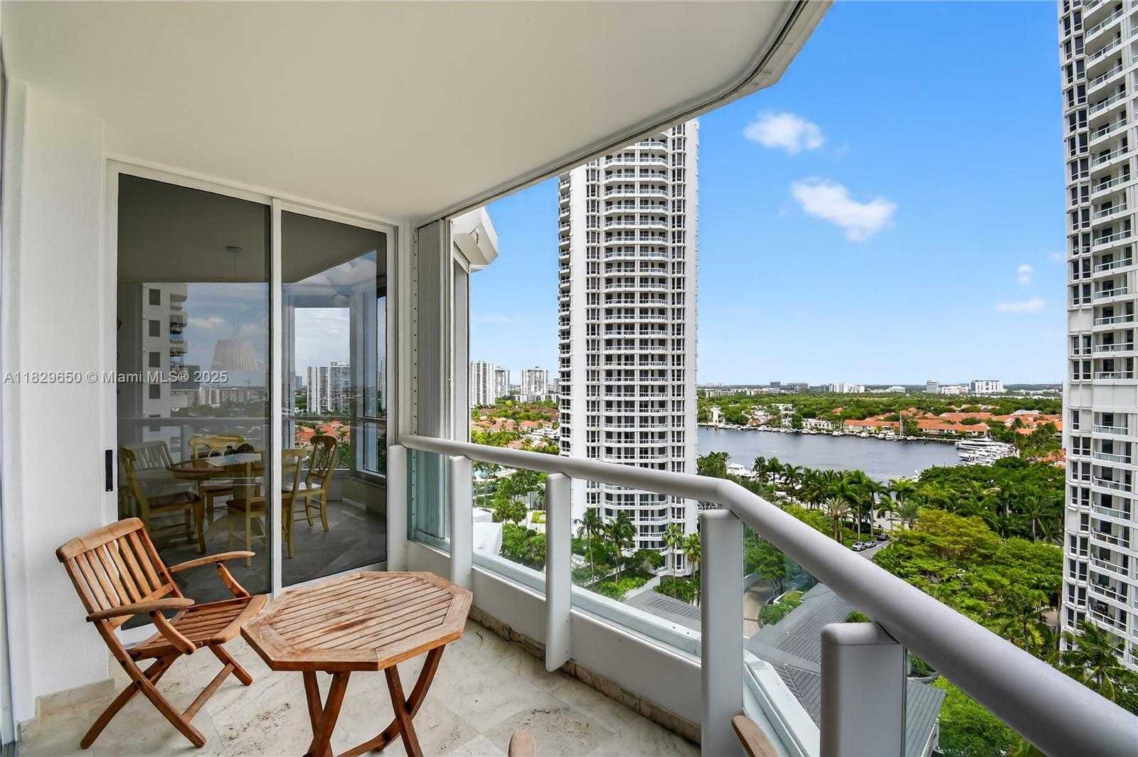 Small Image of 21150 POINT PL #1505, Aventura Number 35