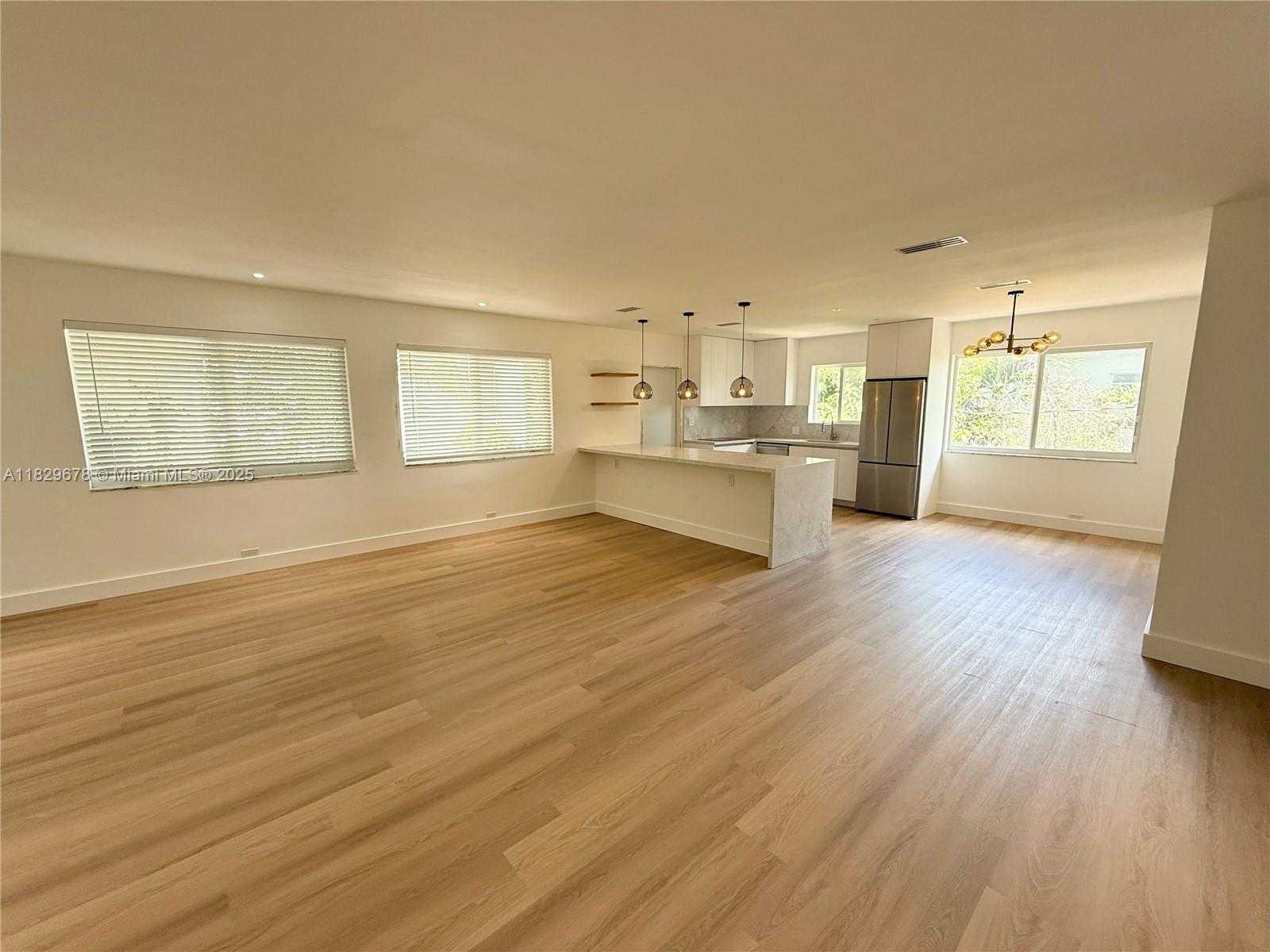 Small Image of 1155 98TH ST #4, Bay Harbor Islands Number 2