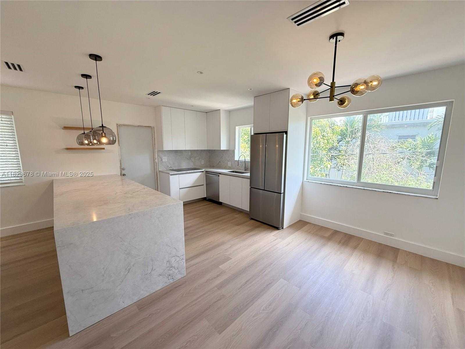 Small Image of 1155 98TH ST #4, Bay Harbor Islands Number 3