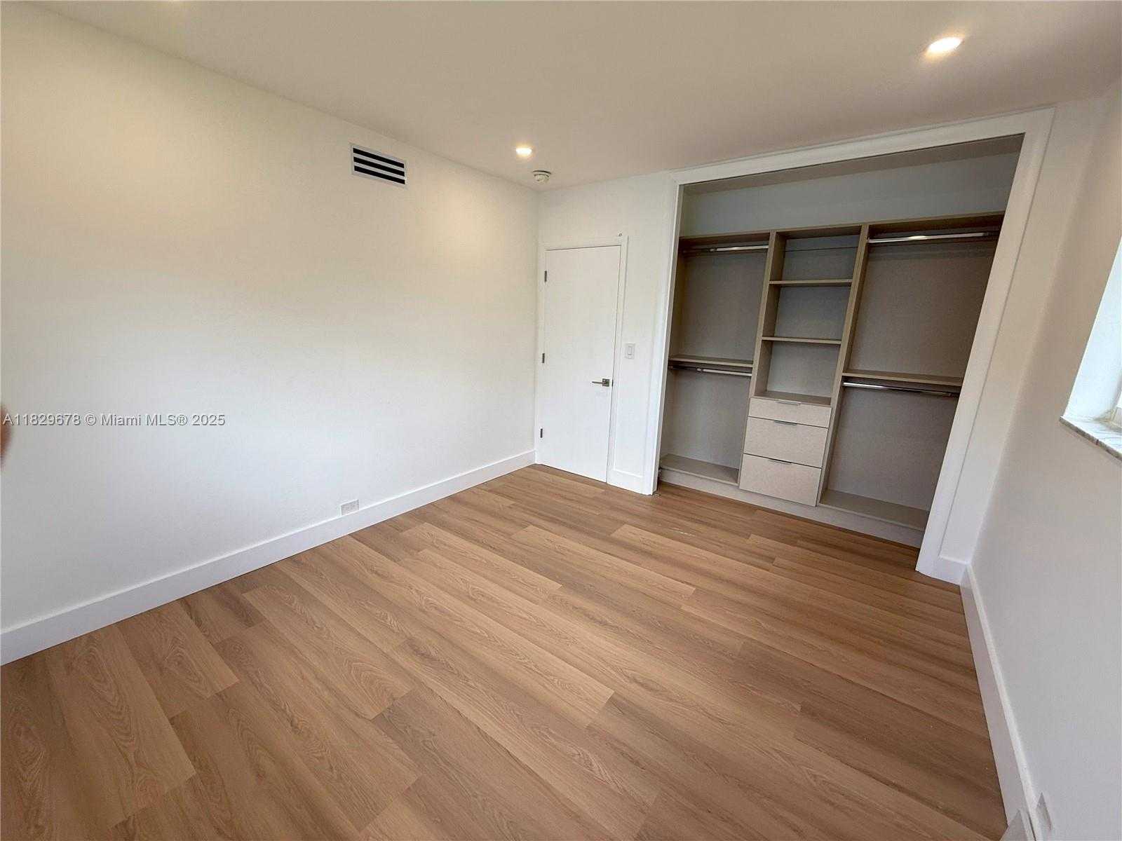 Small Image of 1155 98TH ST #4, Bay Harbor Islands Number 8
