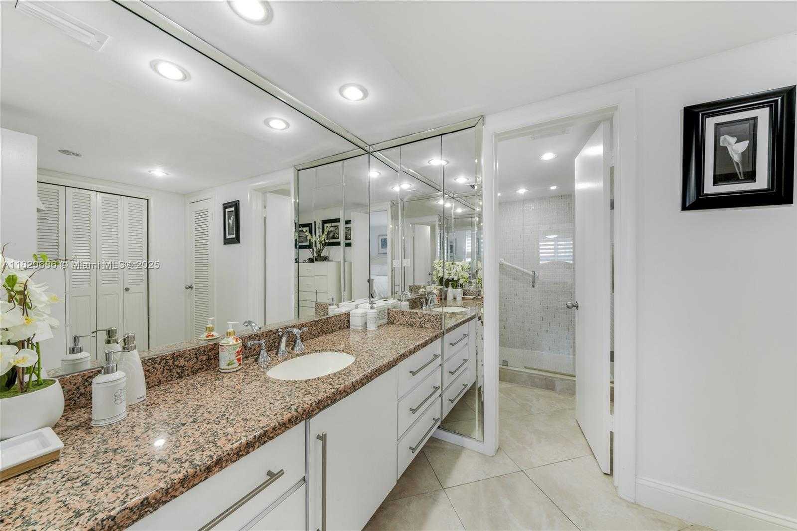 Small Image of 609 OCEAN DR #5H, Key Biscayne Number 16