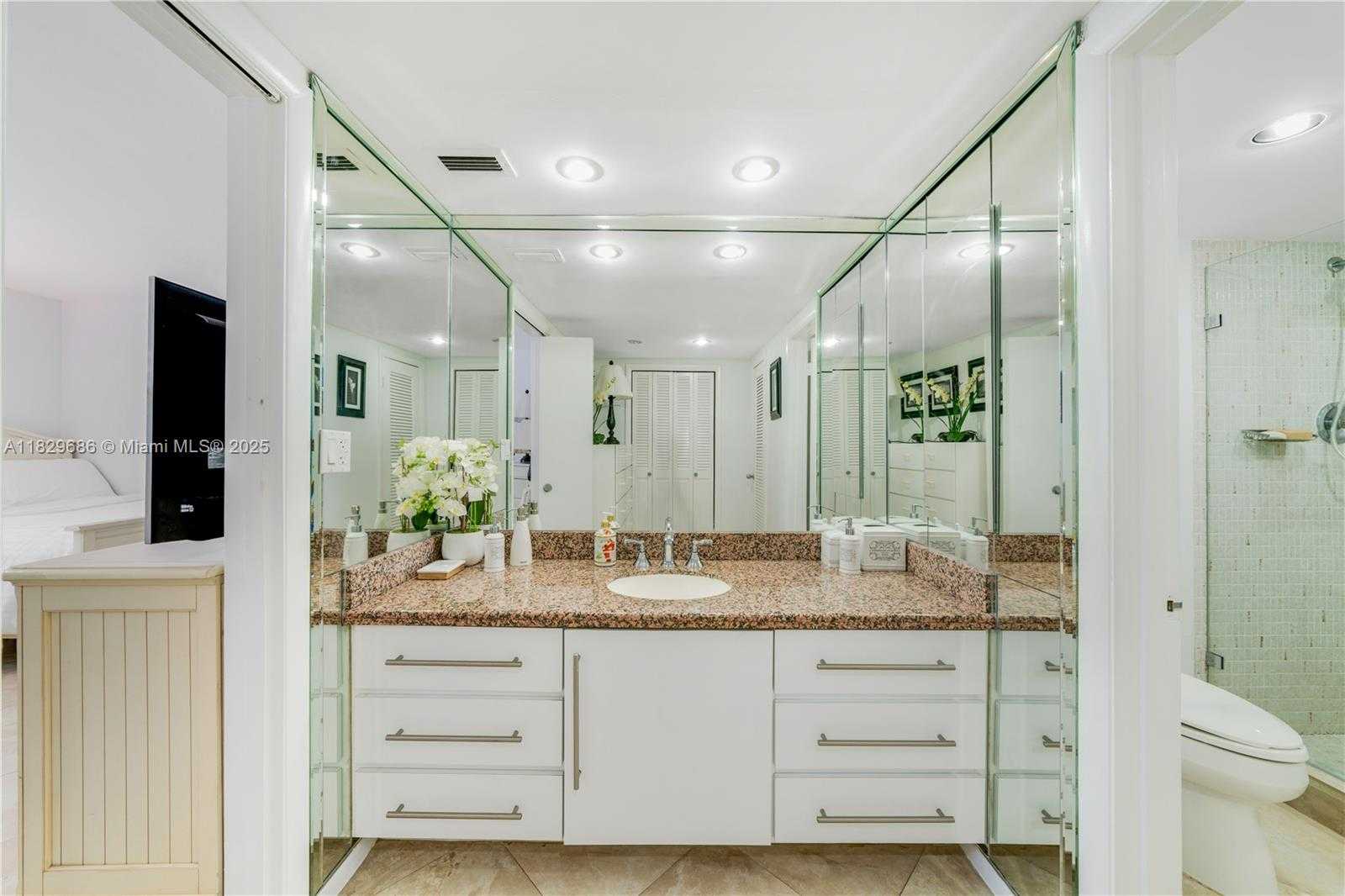 Small Image of 609 OCEAN DR #5H, Key Biscayne Number 19