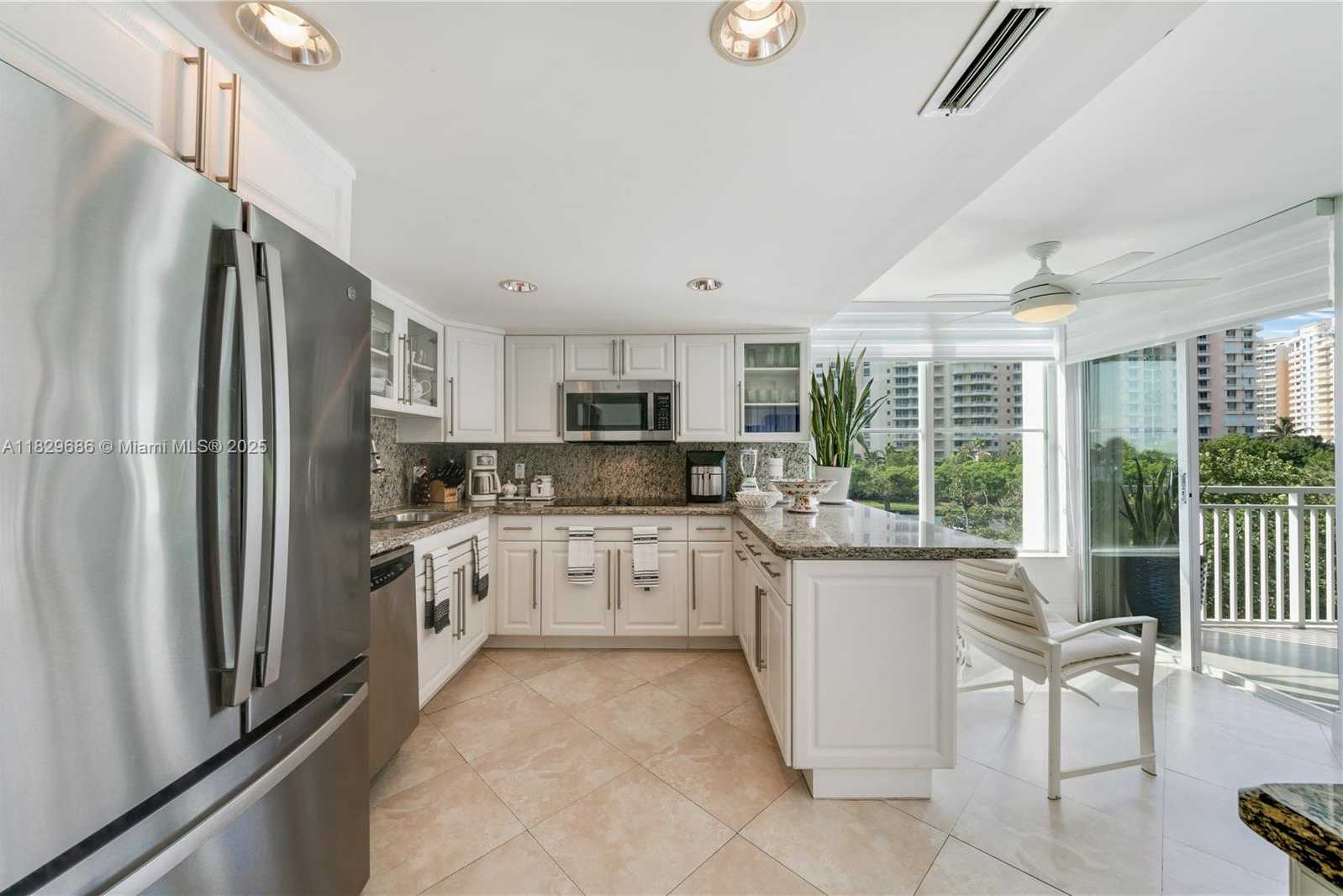 Small Image of 609 OCEAN DR #5H, Key Biscayne Number 21