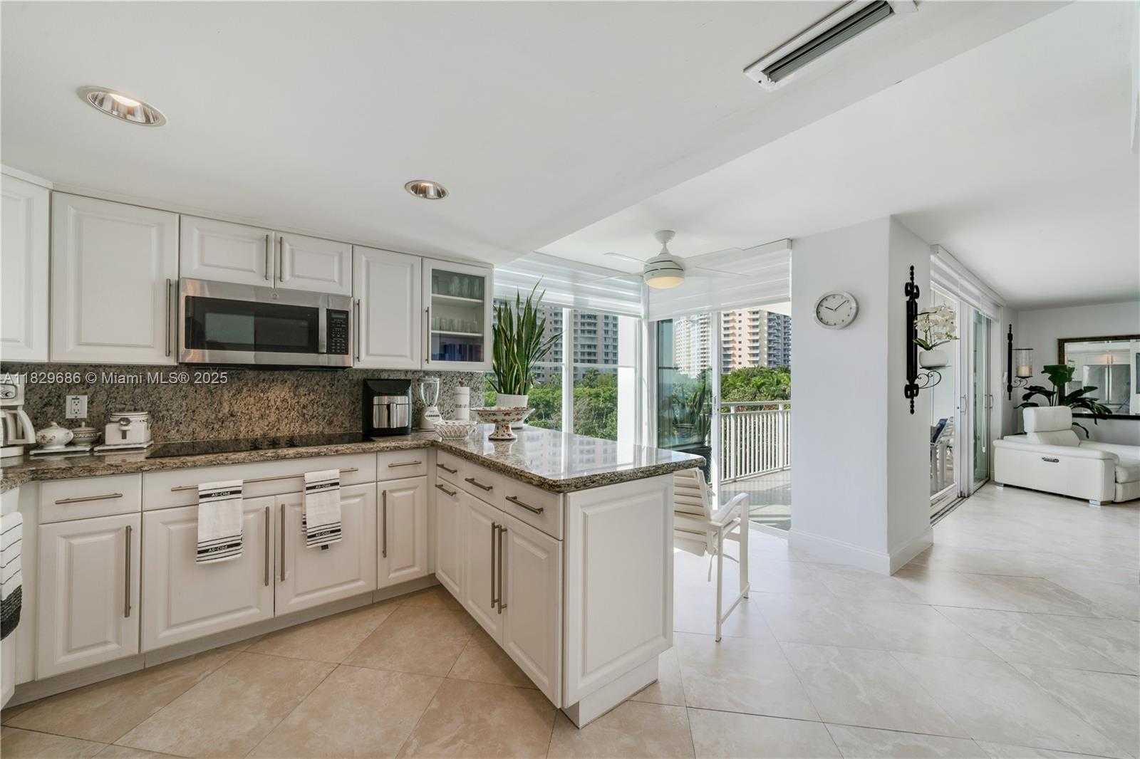 Small Image of 609 OCEAN DR #5H, Key Biscayne Number 22