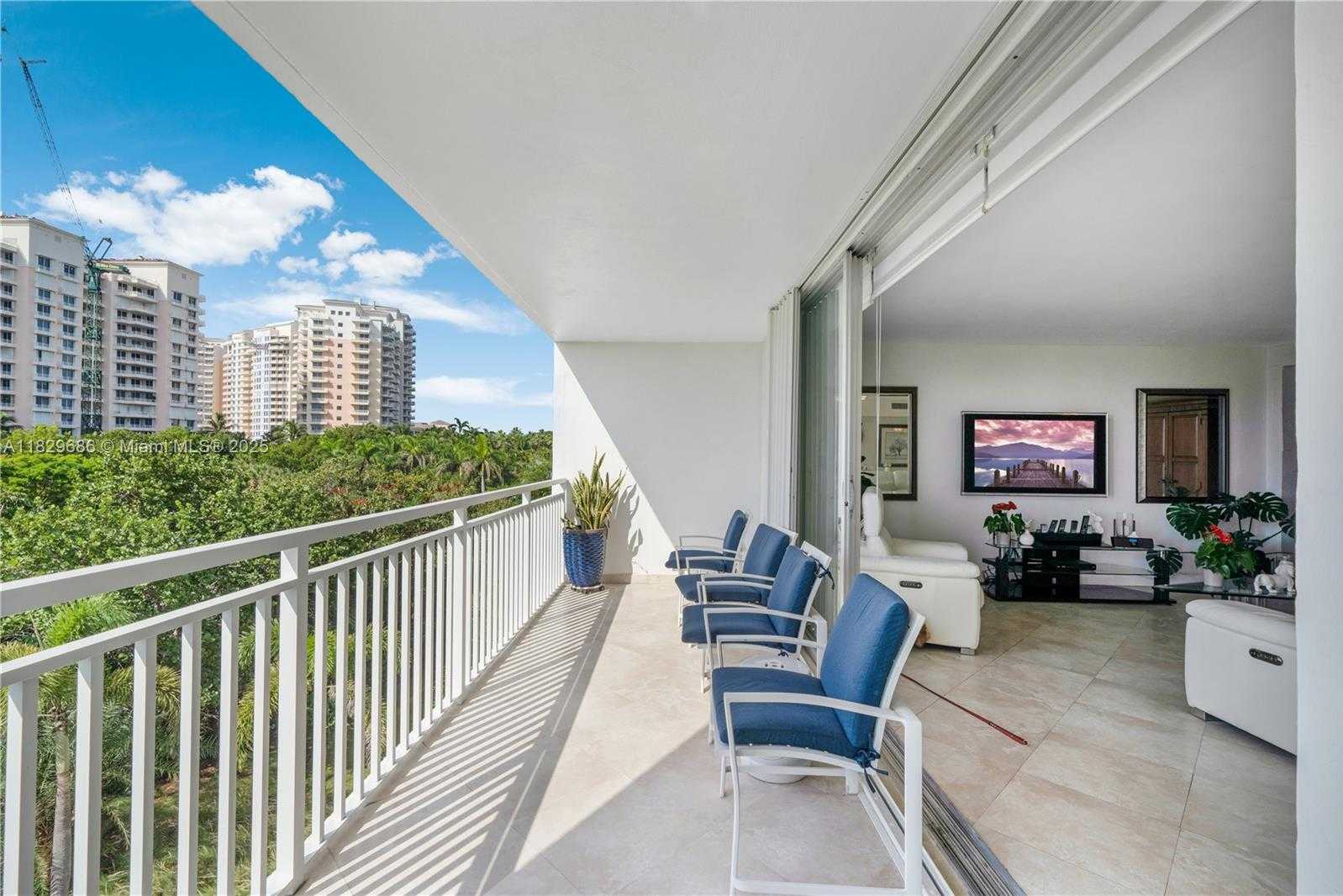Small Image of 609 OCEAN DR #5H, Key Biscayne Number 3