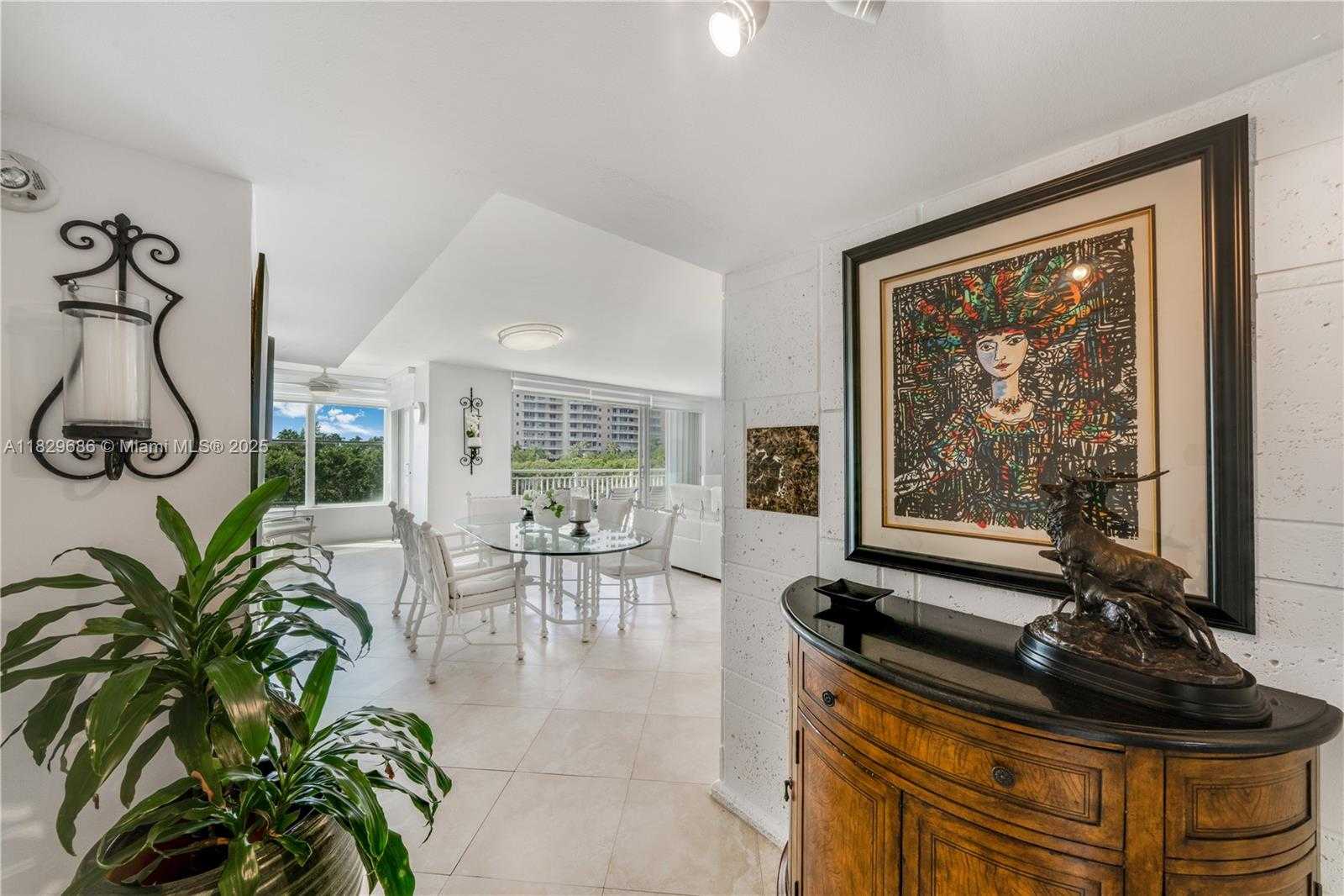 Small Image of 609 OCEAN DR #5H, Key Biscayne Number 4