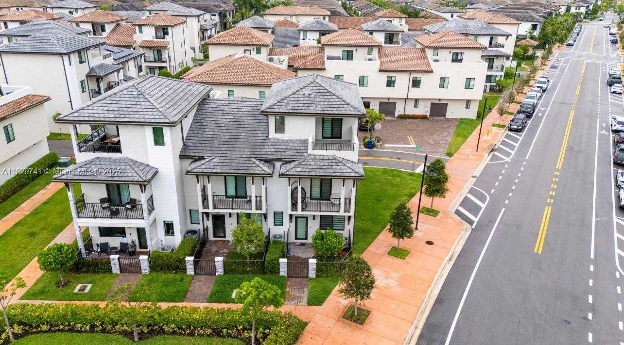 Small Image of 4413 NORTH WEST 83RD PATH, Doral Number 2