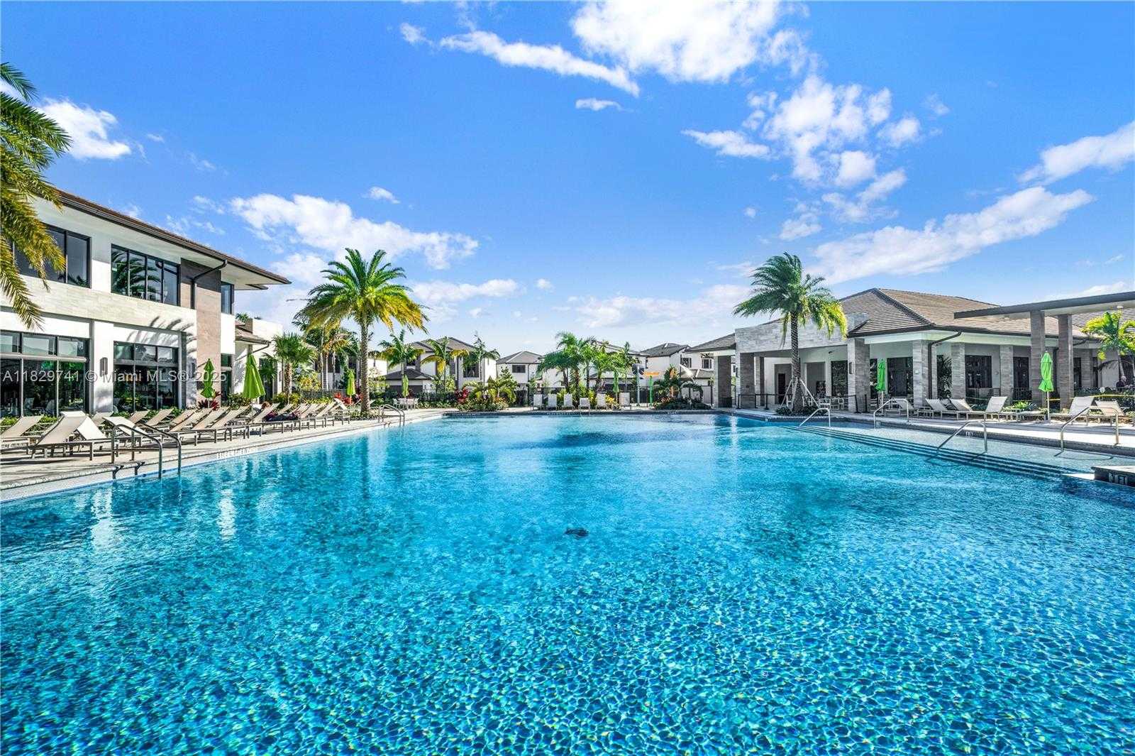 Small Image of 4413 NORTH WEST 83RD PATH, Doral Number 32