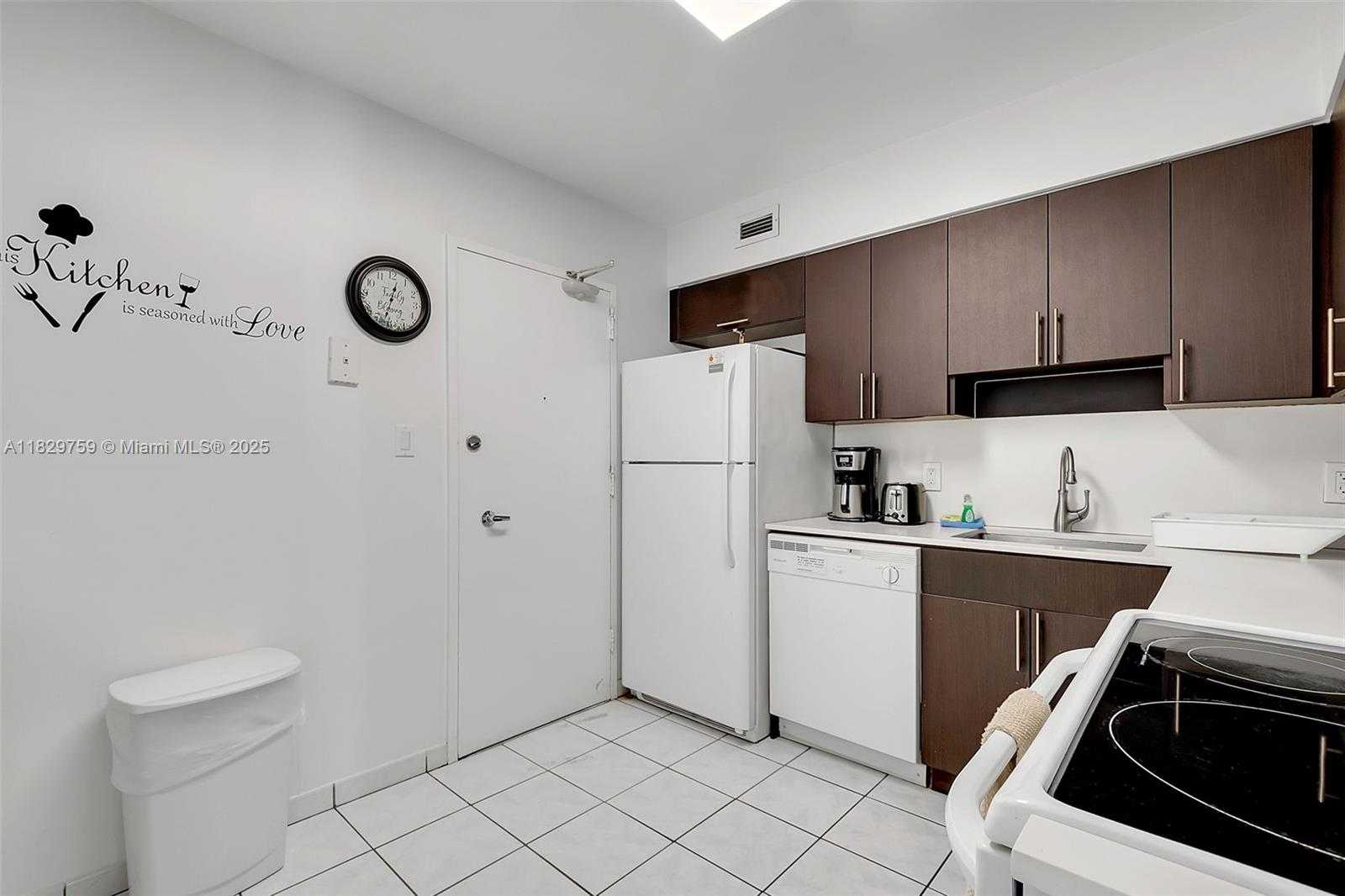 Small Image of 5151 COLLINS AVE #729, Miami Beach Number 6