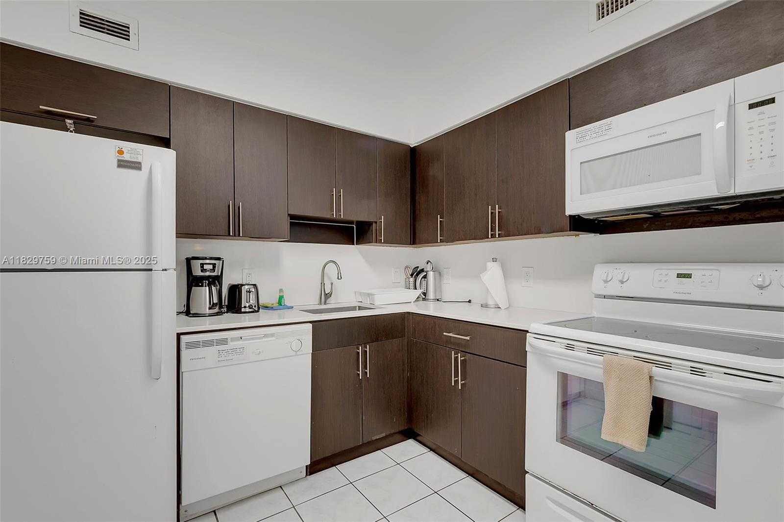 Small Image of 5151 COLLINS AVE #729, Miami Beach Number 7