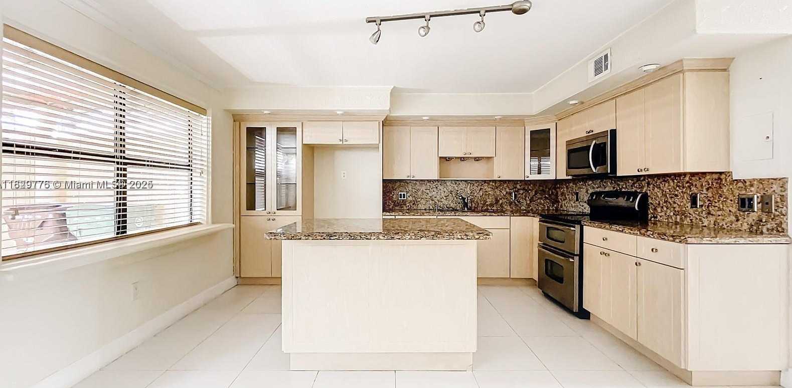 Small Image of 5350 WEST 26TH AVE #118, Hialeah Number 7